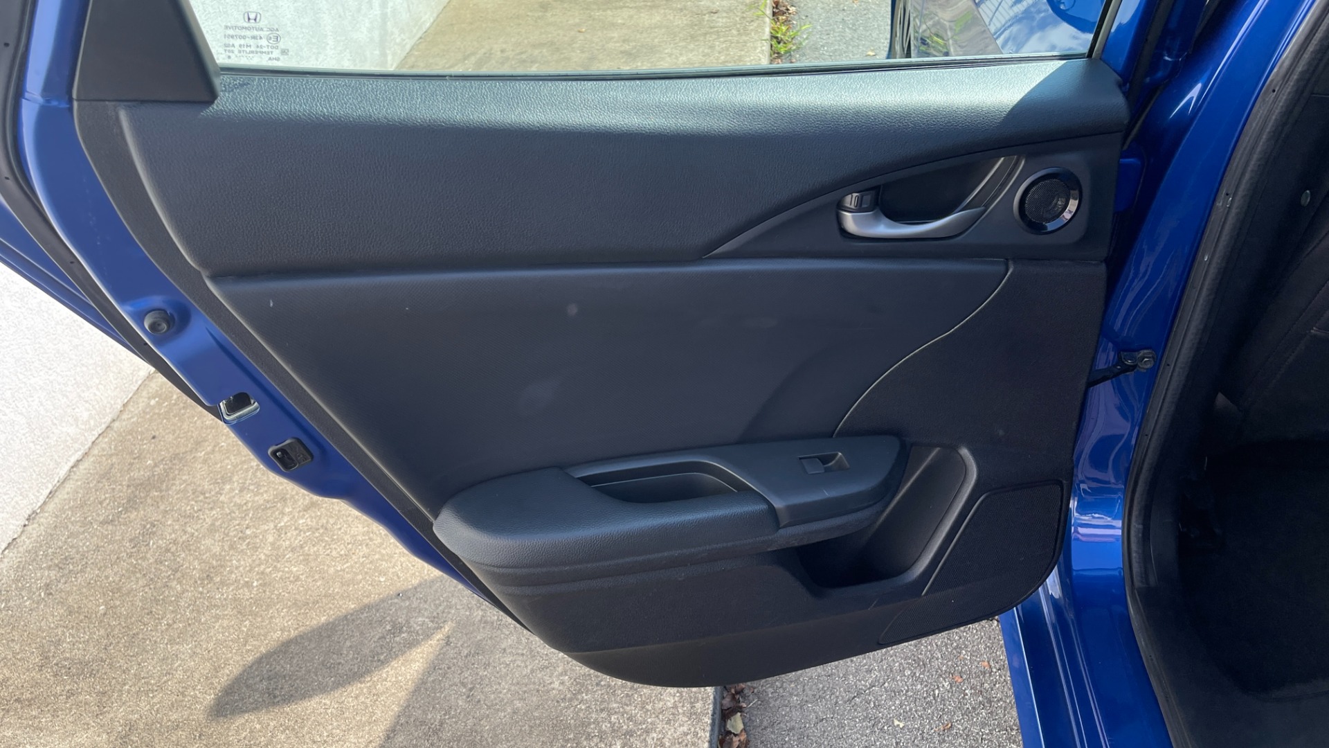 Used 2018 Honda Civic Hatchback EX / LEATHER / BACKUP CAMERA / ALLOY WHEELS for sale Sold at Formula Imports in Charlotte NC 28227 25