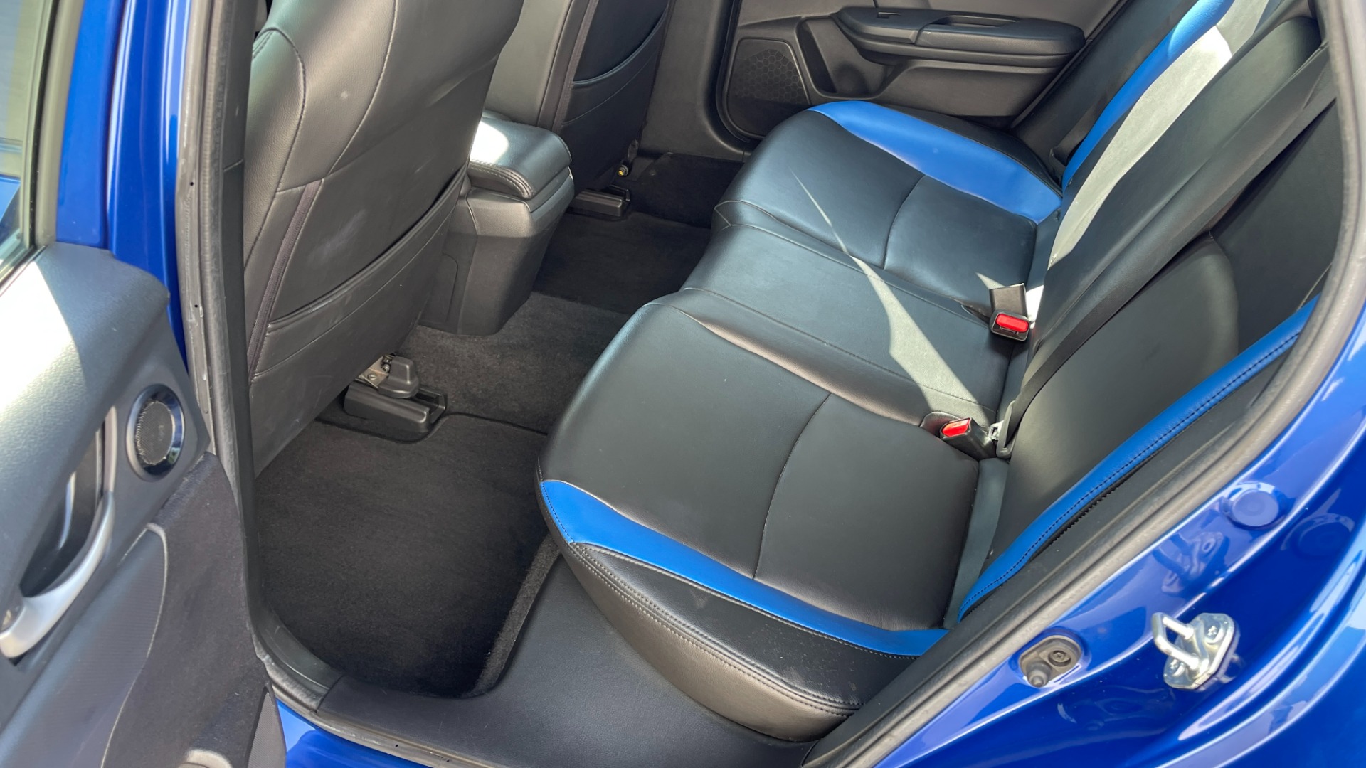Used 2018 Honda Civic Hatchback EX / LEATHER / BACKUP CAMERA / ALLOY WHEELS for sale Sold at Formula Imports in Charlotte NC 28227 26
