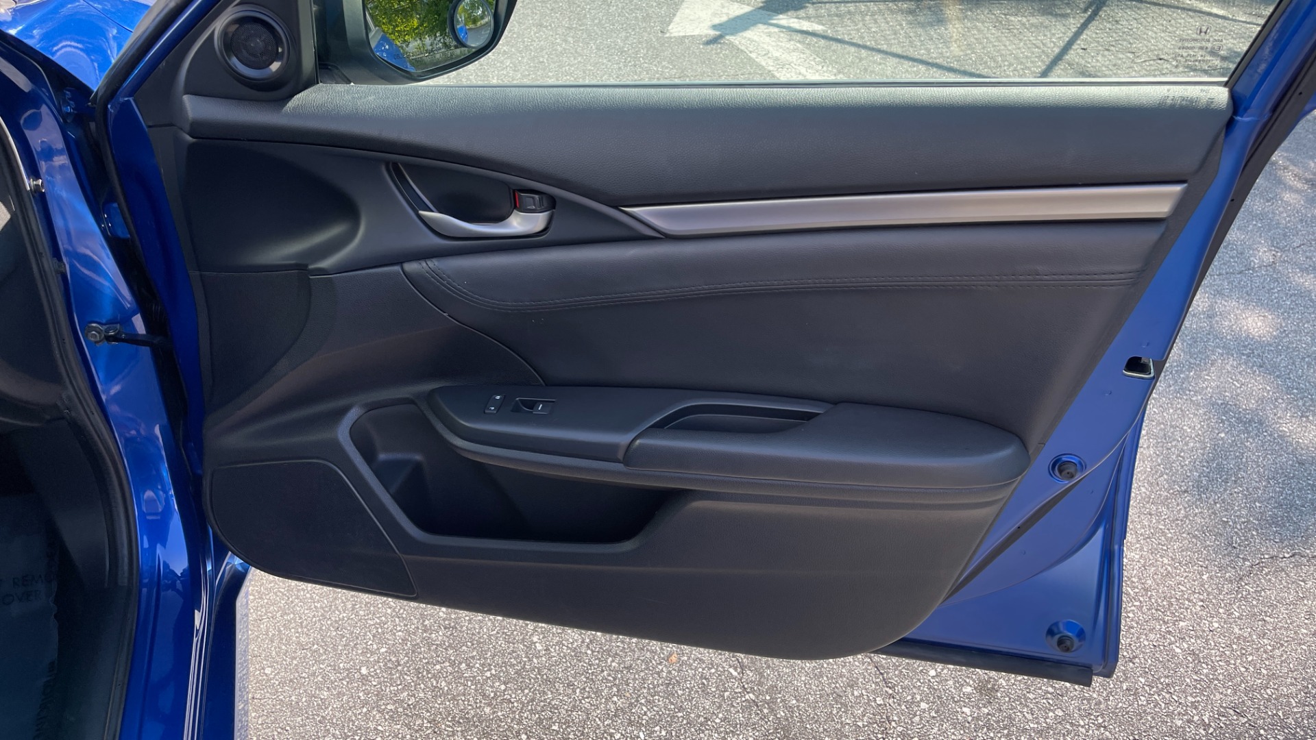 Used 2018 Honda Civic Hatchback EX / LEATHER / BACKUP CAMERA / ALLOY WHEELS for sale Sold at Formula Imports in Charlotte NC 28227 29