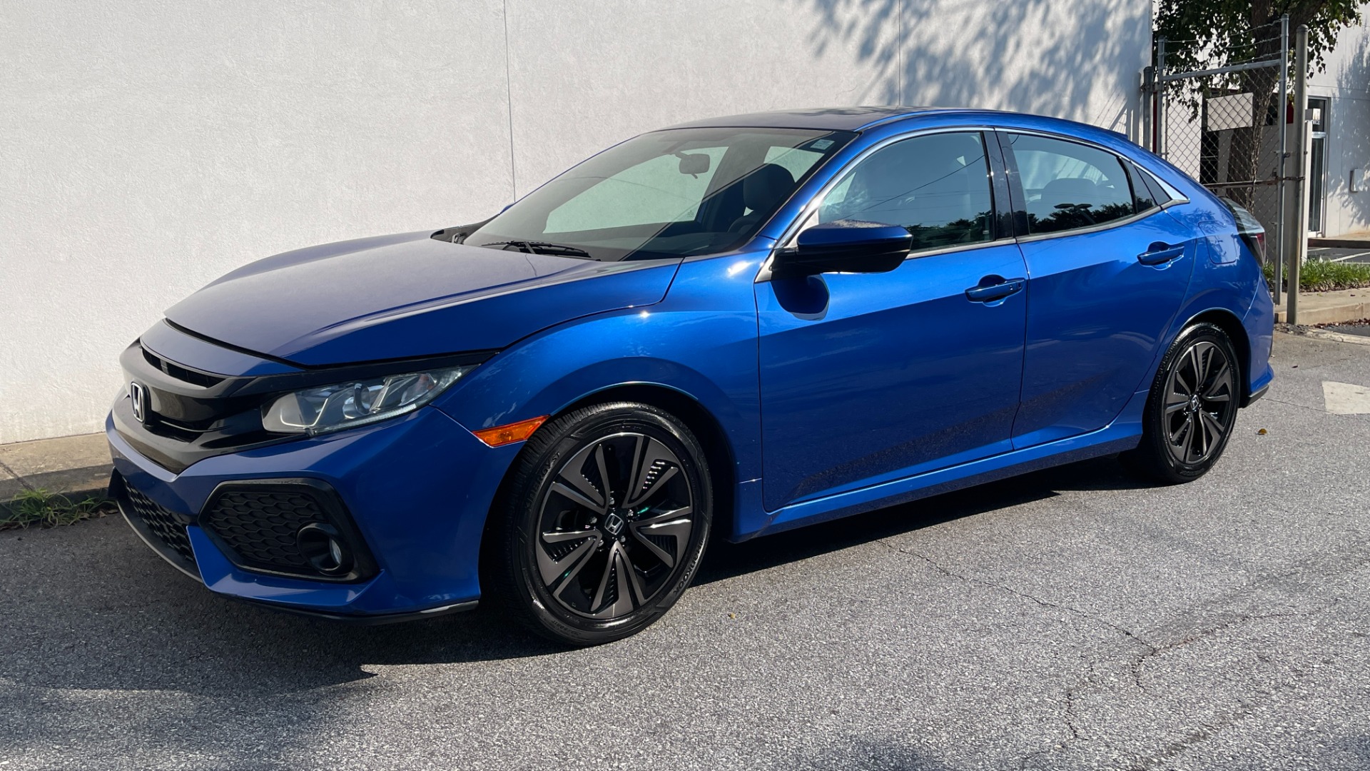 Used 2018 Honda Civic Hatchback EX / LEATHER / BACKUP CAMERA / ALLOY WHEELS for sale Sold at Formula Imports in Charlotte NC 28227 35