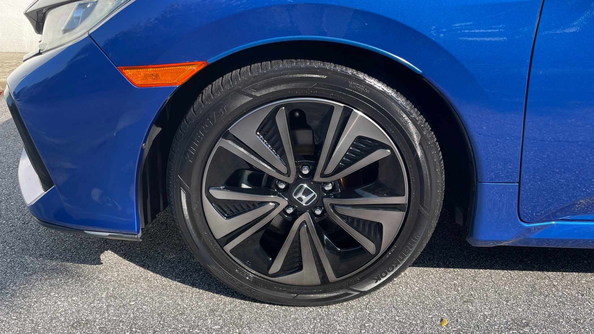 Used 2018 Honda Civic Hatchback EX / LEATHER / BACKUP CAMERA / ALLOY WHEELS for sale Sold at Formula Imports in Charlotte NC 28227 36