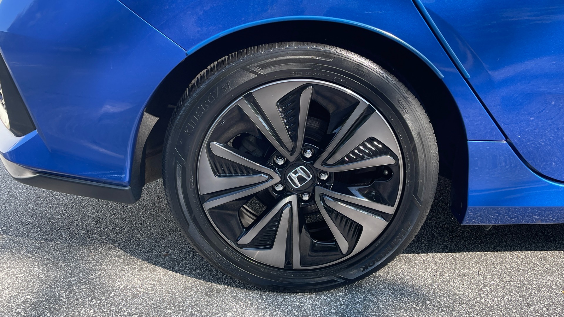 Used 2018 Honda Civic Hatchback EX / LEATHER / BACKUP CAMERA / ALLOY WHEELS for sale Sold at Formula Imports in Charlotte NC 28227 37