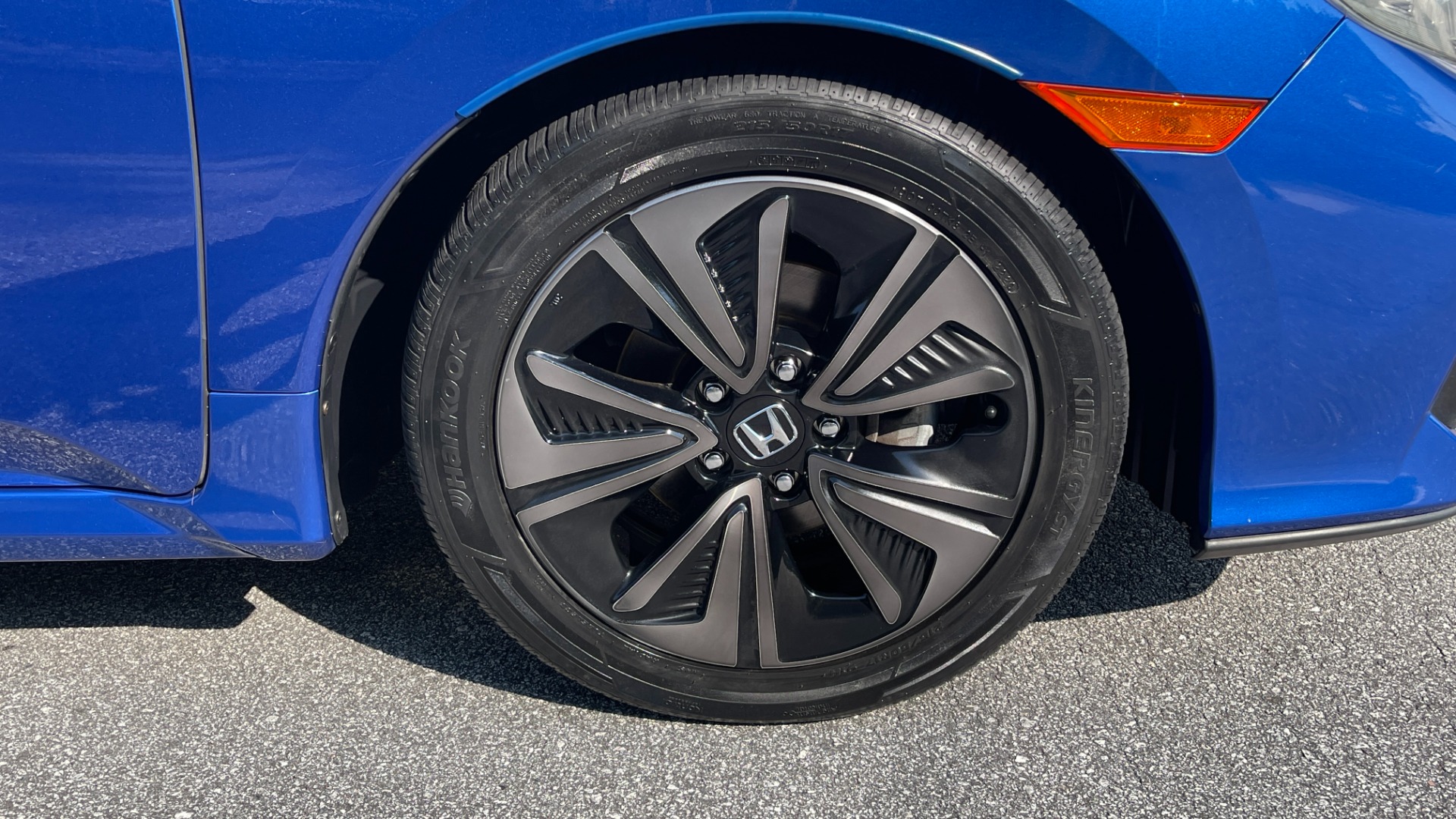 Used 2018 Honda Civic Hatchback EX / LEATHER / BACKUP CAMERA / ALLOY WHEELS for sale Sold at Formula Imports in Charlotte NC 28227 38