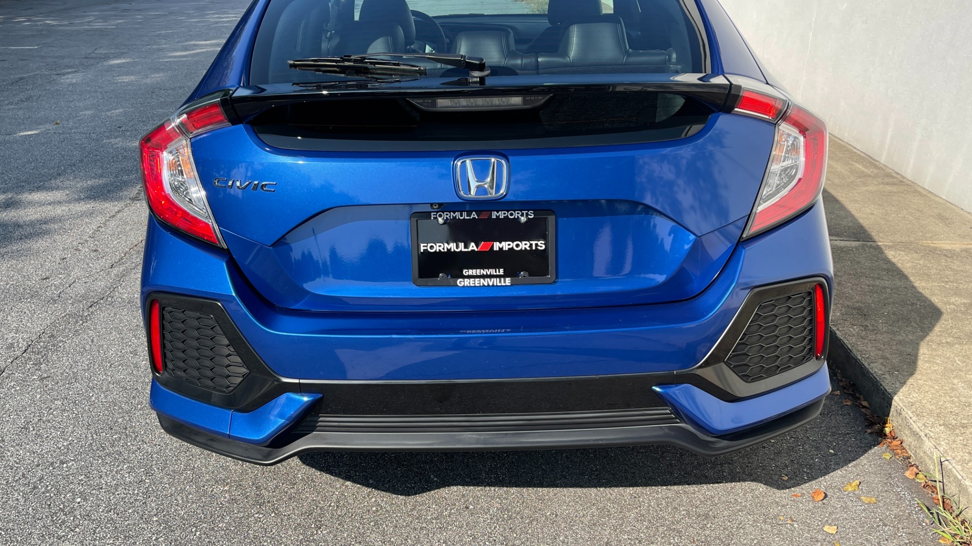 Used 2018 Honda Civic Hatchback EX / LEATHER / BACKUP CAMERA / ALLOY WHEELS for sale $26,495 at Formula Imports in Charlotte NC 28227 4