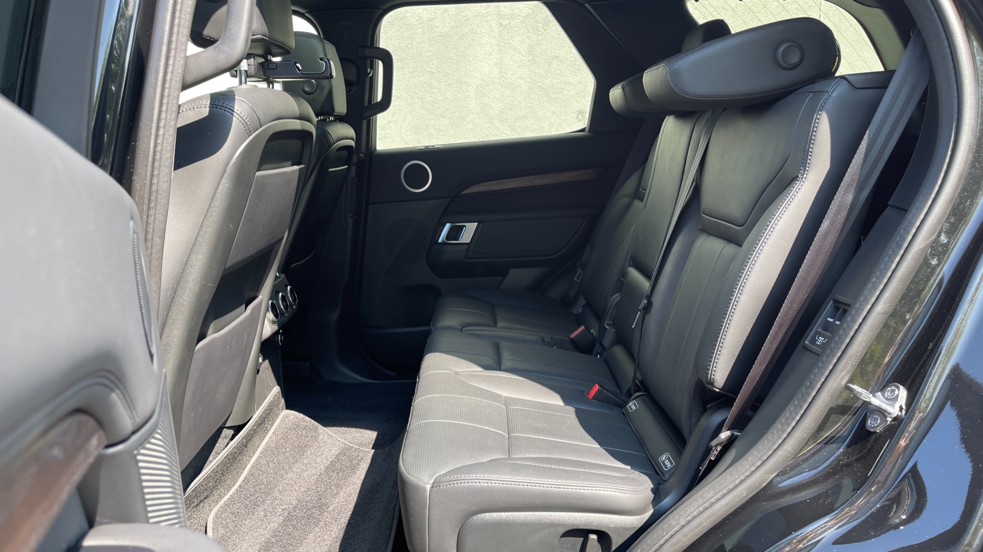 Used 2019 Land Rover Discovery HSE / SEVEN SEAT / DYNAMIC PACKAGE / 21IN WHEELS / REMOTE SEAT PACKAGE for sale Sold at Formula Imports in Charlotte NC 28227 21