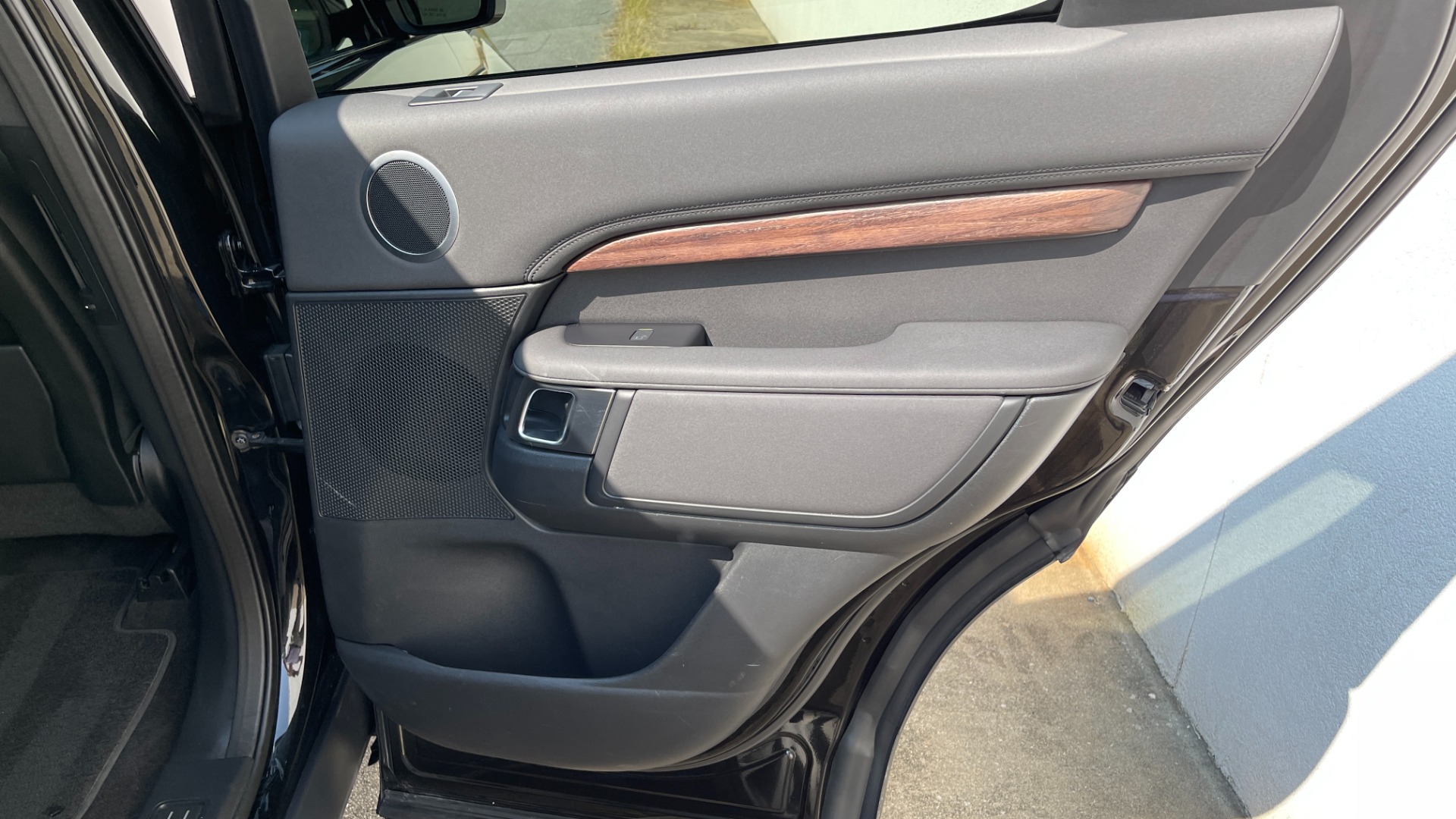 Used 2019 Land Rover Discovery HSE / SEVEN SEAT / DYNAMIC PACKAGE / 21IN WHEELS / REMOTE SEAT PACKAGE for sale Sold at Formula Imports in Charlotte NC 28227 24
