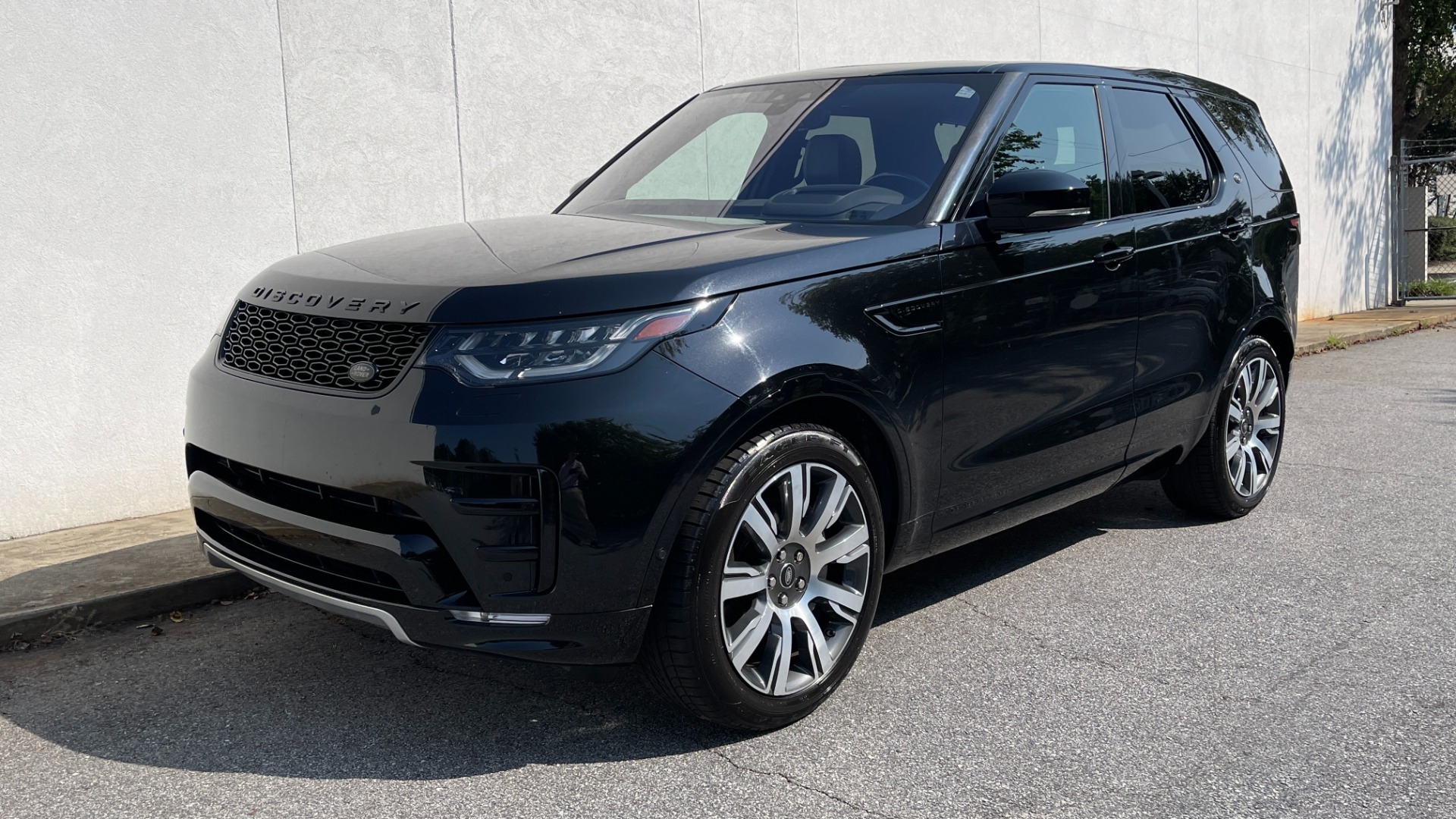 Used 2019 Land Rover Discovery HSE / SEVEN SEAT / DYNAMIC PACKAGE / 21IN WHEELS / REMOTE SEAT PACKAGE for sale Sold at Formula Imports in Charlotte NC 28227 3