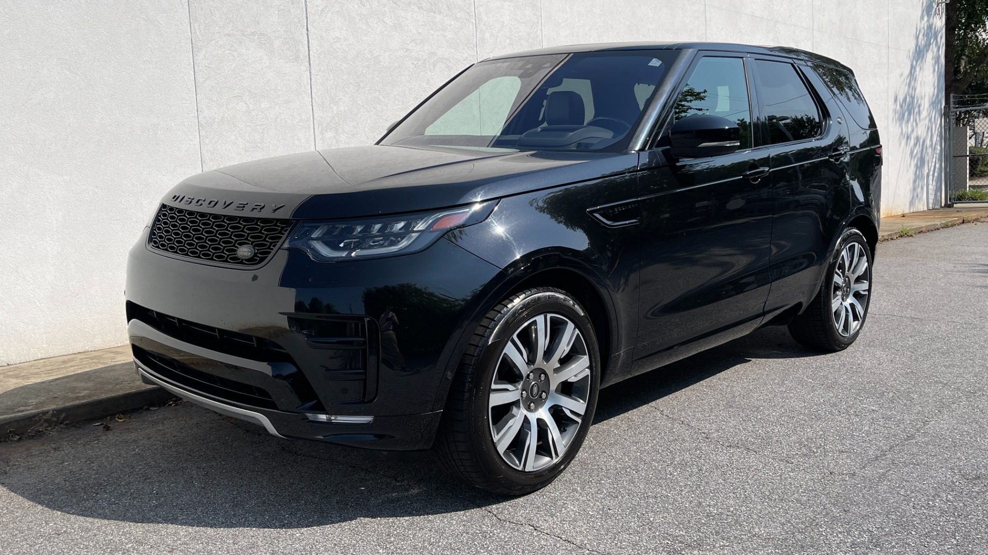 Used 2019 Land Rover Discovery HSE / SEVEN SEAT / DYNAMIC PACKAGE / 21IN WHEELS / REMOTE SEAT PACKAGE for sale $46,495 at Formula Imports in Charlotte NC 28227 3