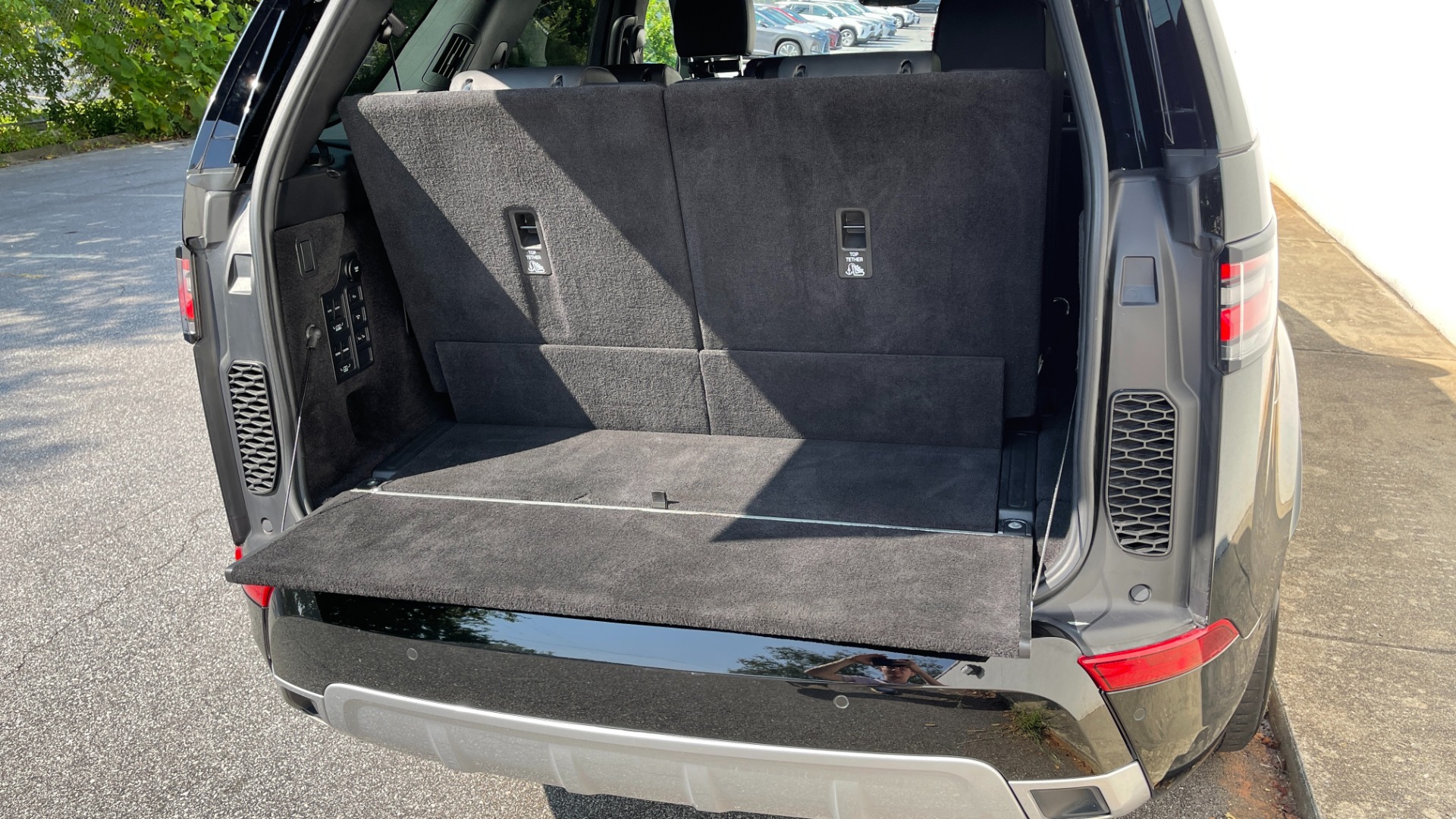 Used 2019 Land Rover Discovery HSE / SEVEN SEAT / DYNAMIC PACKAGE / 21IN WHEELS / REMOTE SEAT PACKAGE for sale Sold at Formula Imports in Charlotte NC 28227 32