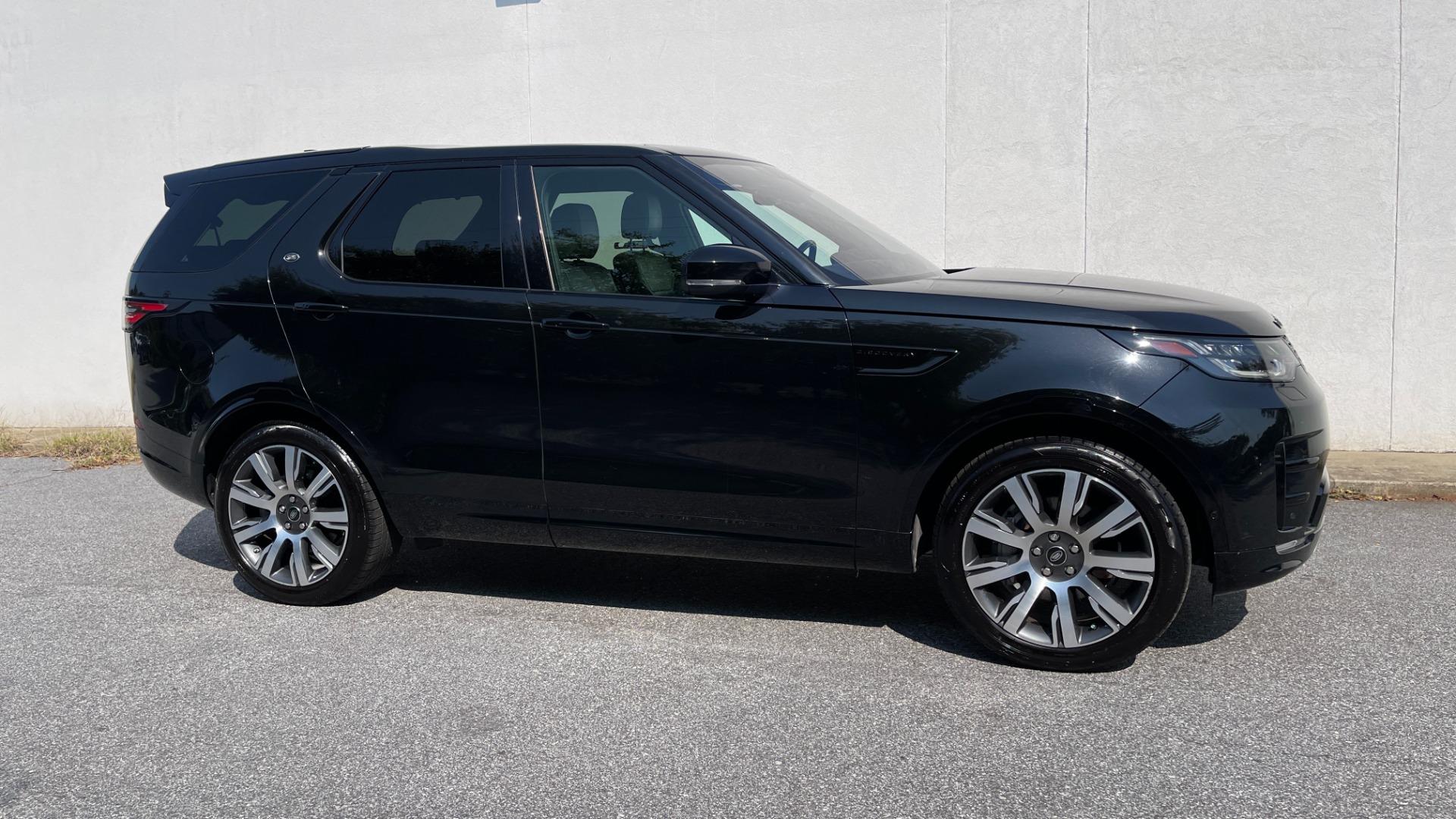 Used 2019 Land Rover Discovery HSE / SEVEN SEAT / DYNAMIC PACKAGE / 21IN WHEELS / REMOTE SEAT PACKAGE for sale Sold at Formula Imports in Charlotte NC 28227 4