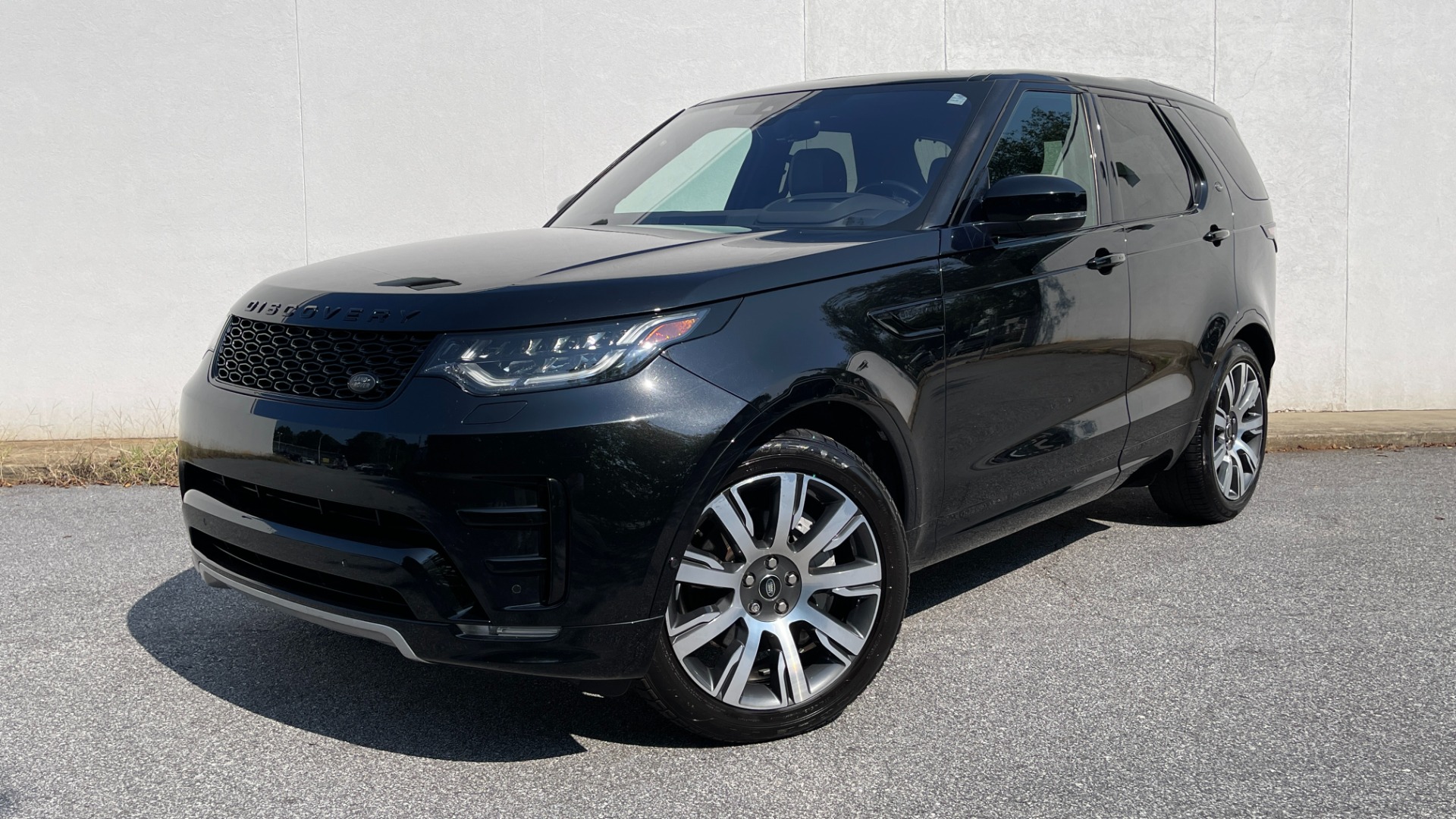 Used 2019 Land Rover Discovery HSE / SEVEN SEAT / DYNAMIC PACKAGE / 21IN WHEELS / REMOTE SEAT PACKAGE for sale $46,495 at Formula Imports in Charlotte NC 28227 1