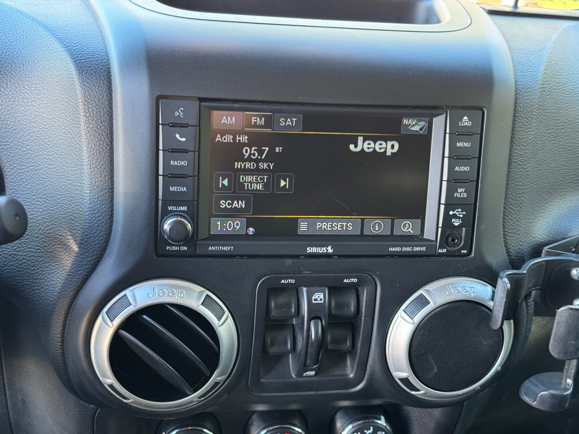 Used 2017 Jeep WRANGLER UNLIMITED SAHARA 4X4 / FREEDOM TOP / V6 / AUTO / A/C for sale Sold at Formula Imports in Charlotte NC 28227 31