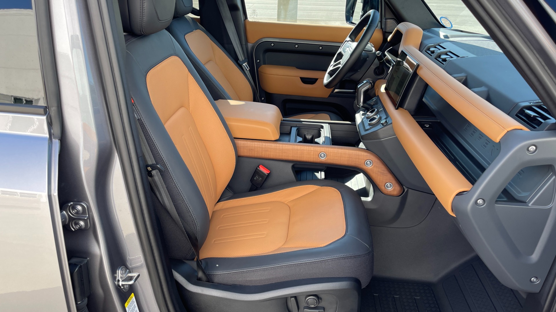 Used 2023 Land Rover Defender X / BLACK EXTERIOR PACKAGE / 22IN WHEELS / HITCH / LEATHER for sale Sold at Formula Imports in Charlotte NC 28227 13