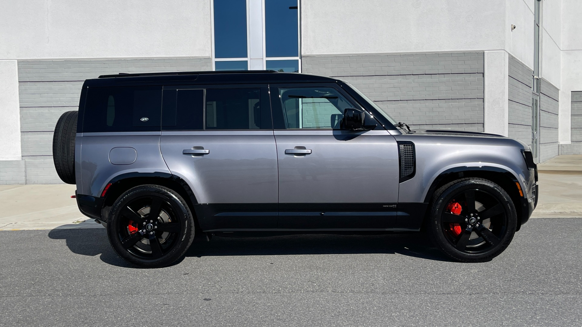 Used 2023 Land Rover Defender X / BLACK EXTERIOR PACKAGE / 22IN WHEELS / HITCH / LEATHER for sale Sold at Formula Imports in Charlotte NC 28227 3