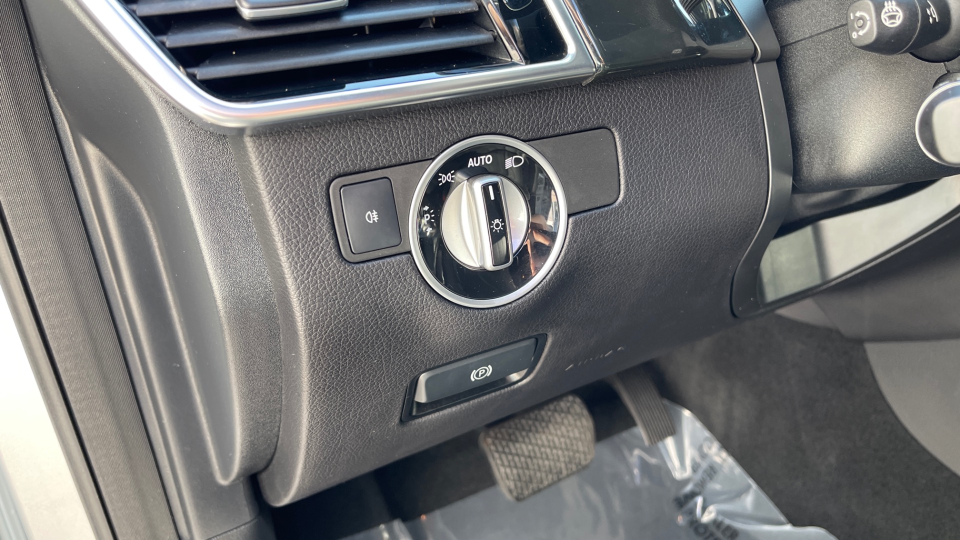 Used 2018 Mercedes-Benz GLE GLE 350 / PREMIUM / PANORAMIC SUNROOF / PREMIUM SOUND / 4MATIC for sale $34,999 at Formula Imports in Charlotte NC 28227 31