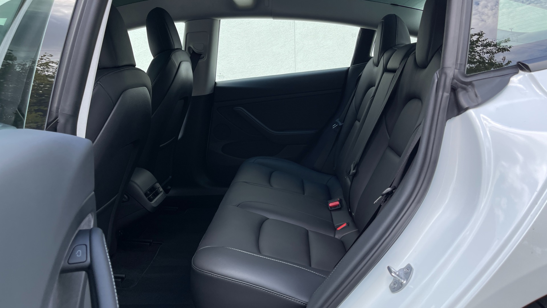 Used 2022 Tesla Model 3 PERFORMANCE / PREMIUM INTERIOR / 20IN WHEELS / AUTOPILOT / HEAT PACKAGE for sale $67,998 at Formula Imports in Charlotte NC 28227 35