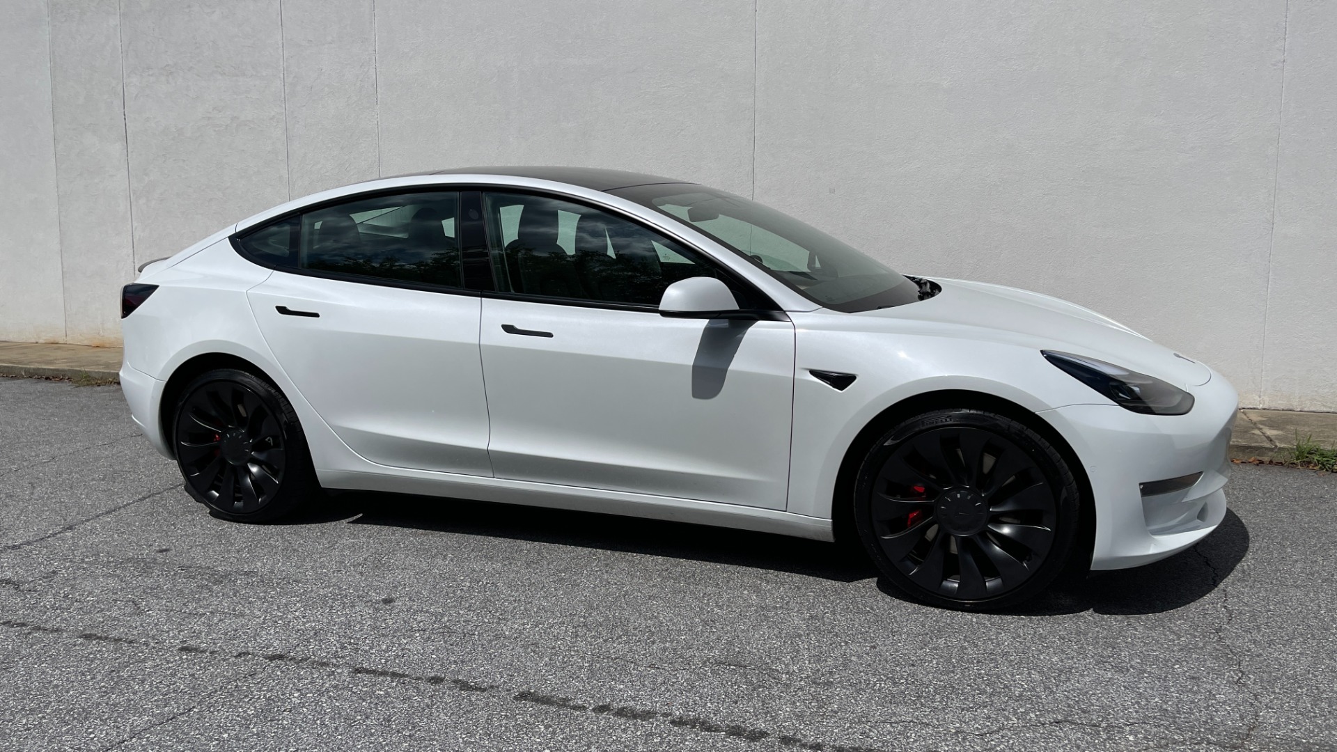 Used 2022 Tesla Model 3 PERFORMANCE UPGRADE / AUTOPILOT / HEAT PACKAGE / CARBON FIBER for sale $61,998 at Formula Imports in Charlotte NC 28227 4