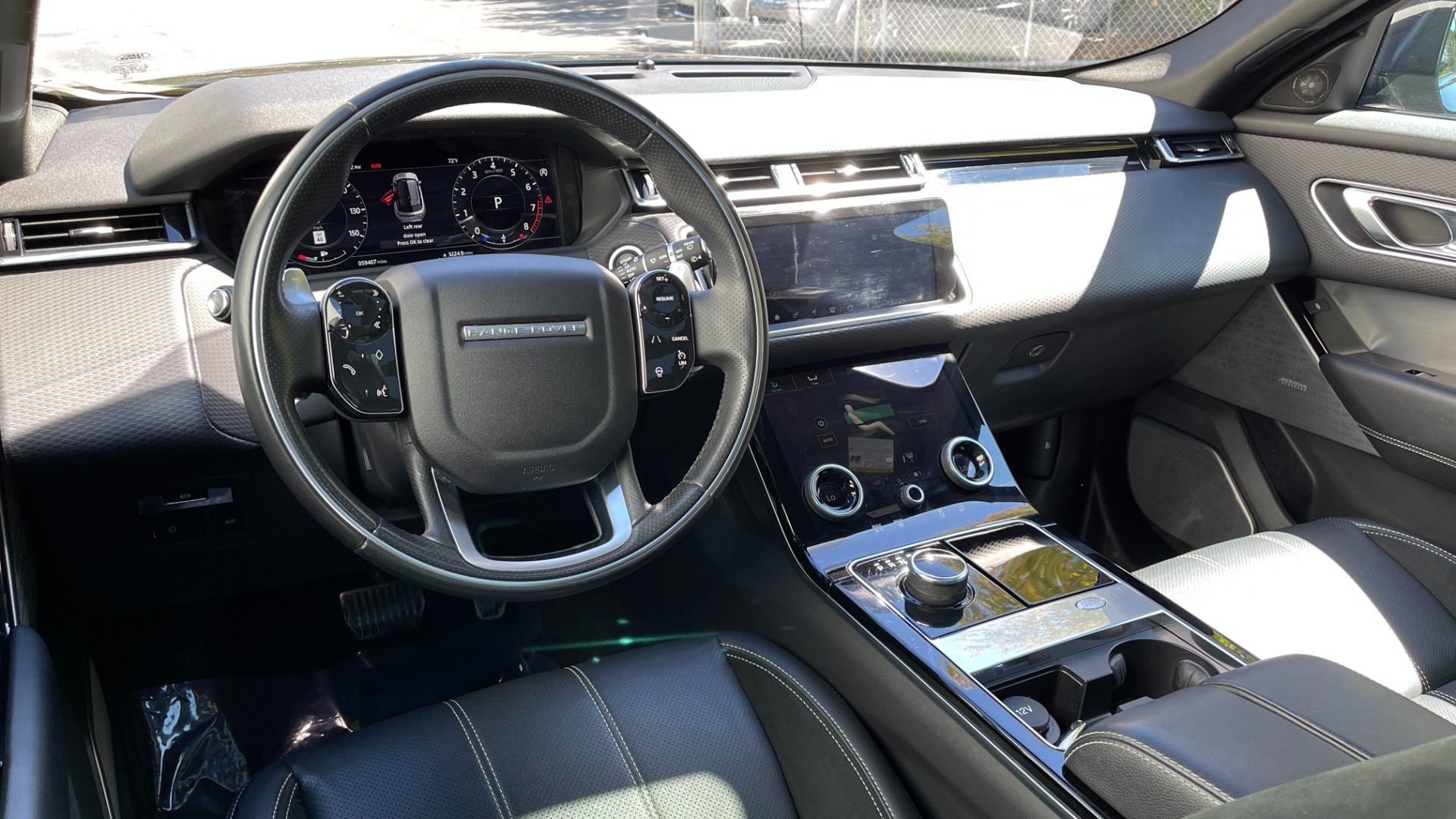 Used 2018 Land Rover Range Rover Velar R-Dynamic SE / POWER PRO / HEATED SEATS / REAR CONVENIENCE for sale Sold at Formula Imports in Charlotte NC 28227 11