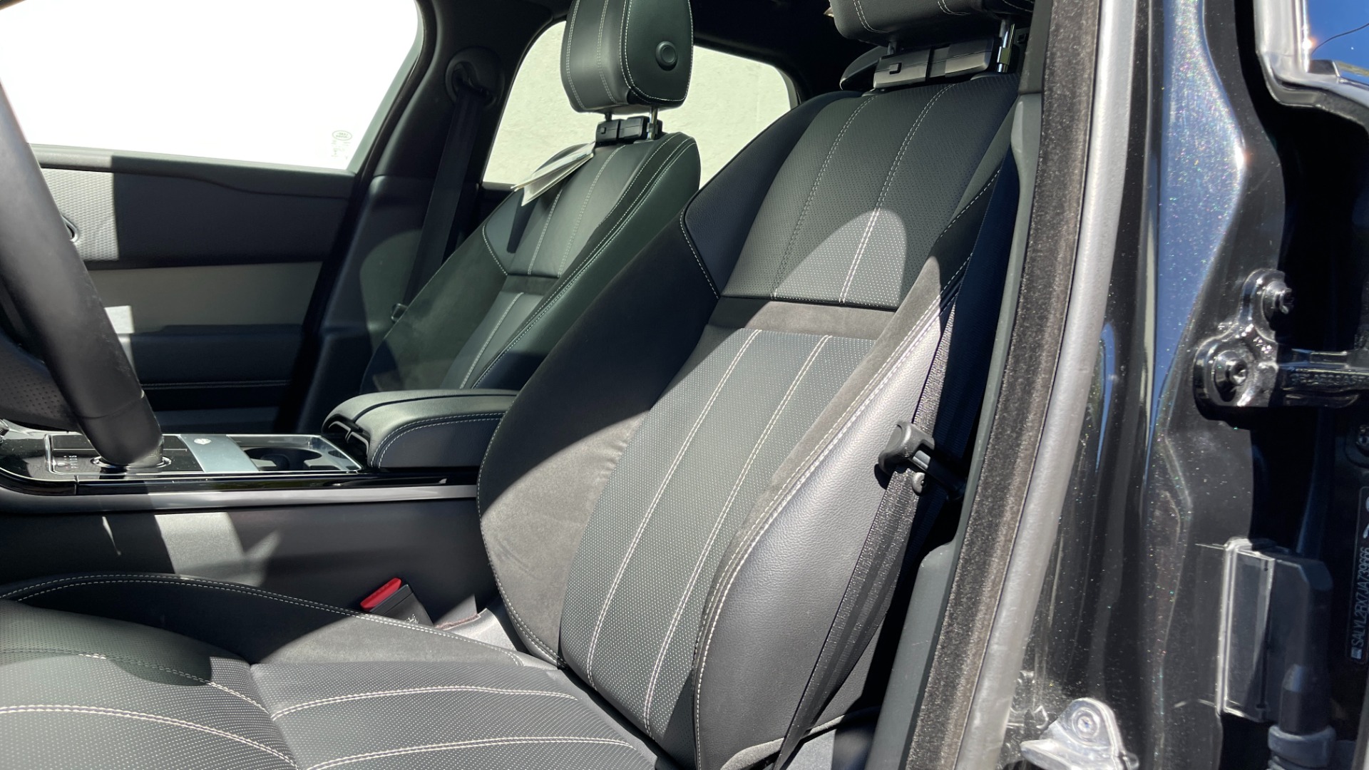 Used 2018 Land Rover Range Rover Velar R-Dynamic SE / POWER PRO / HEATED SEATS / REAR CONVENIENCE for sale Sold at Formula Imports in Charlotte NC 28227 14