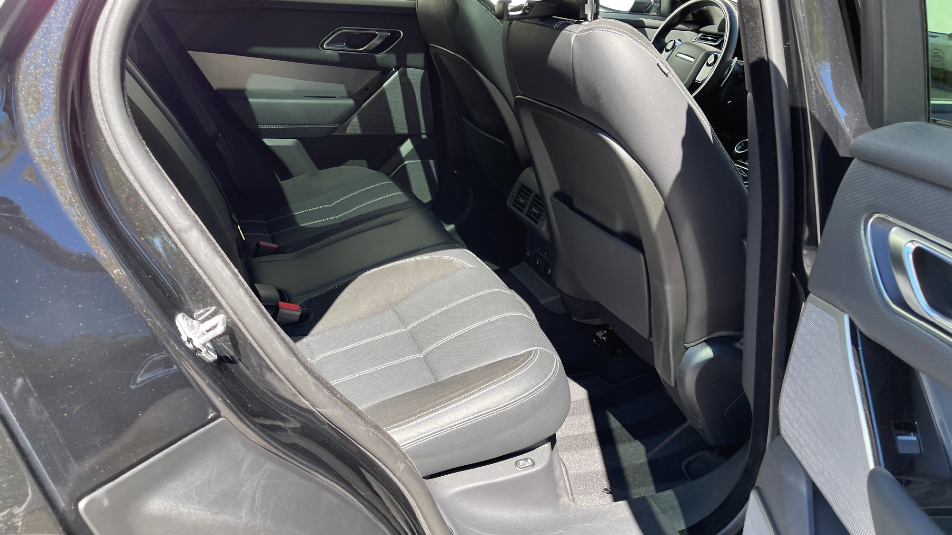 Used 2018 Land Rover Range Rover Velar R-Dynamic SE / POWER PRO / HEATED SEATS / REAR CONVENIENCE for sale Sold at Formula Imports in Charlotte NC 28227 16