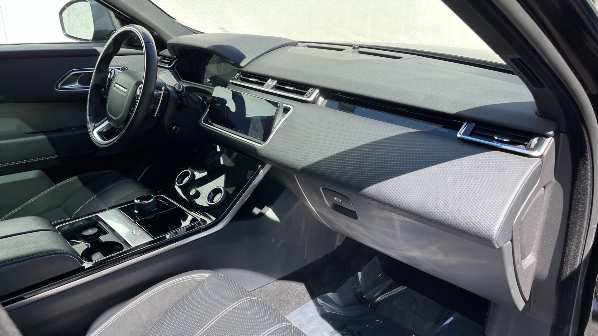 Used 2018 Land Rover Range Rover Velar R-Dynamic SE / POWER PRO / HEATED SEATS / REAR CONVENIENCE for sale Sold at Formula Imports in Charlotte NC 28227 19