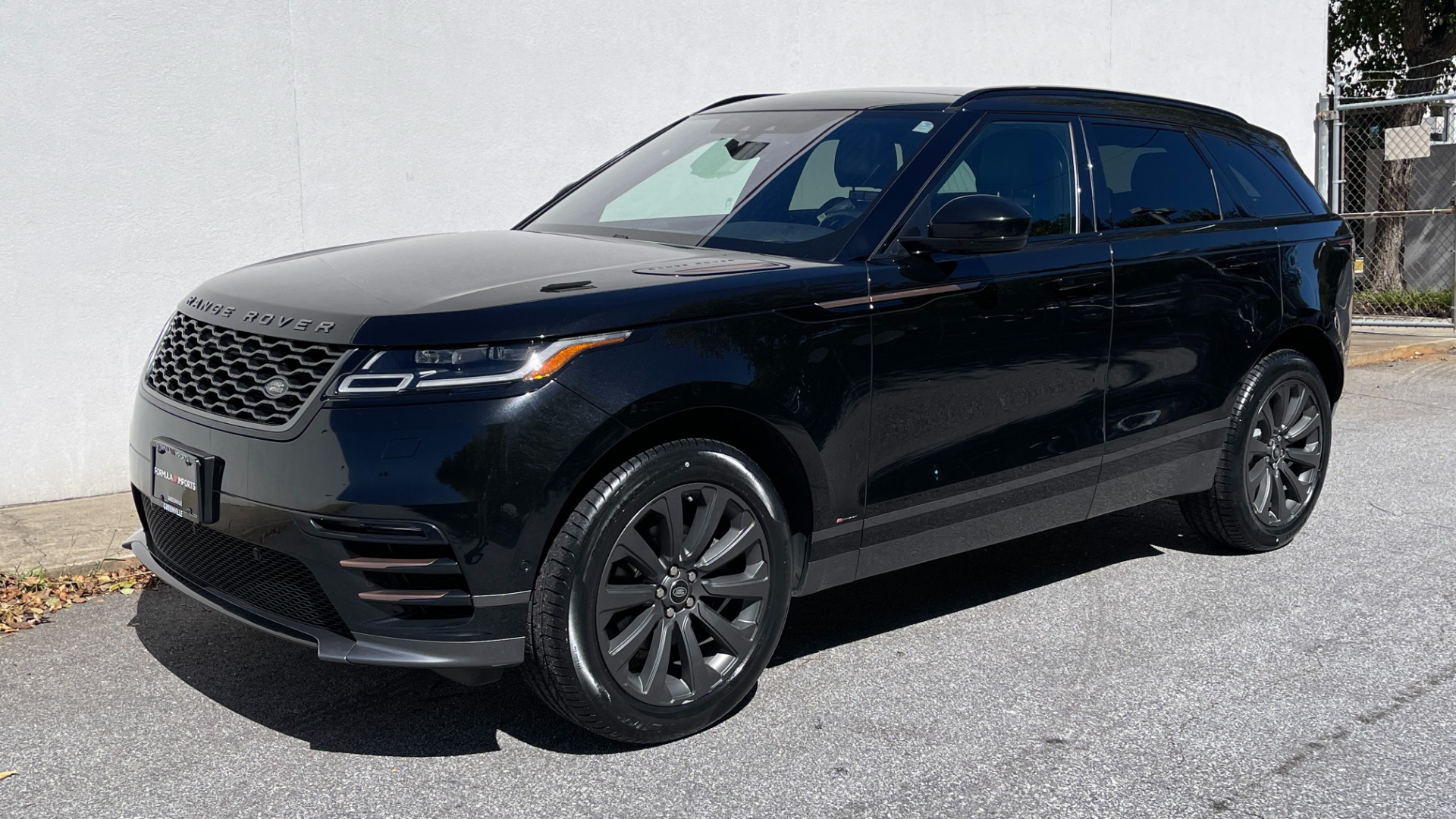 Used 2018 Land Rover Range Rover Velar R-Dynamic SE / POWER PRO / HEATED SEATS / REAR CONVENIENCE for sale Sold at Formula Imports in Charlotte NC 28227 2
