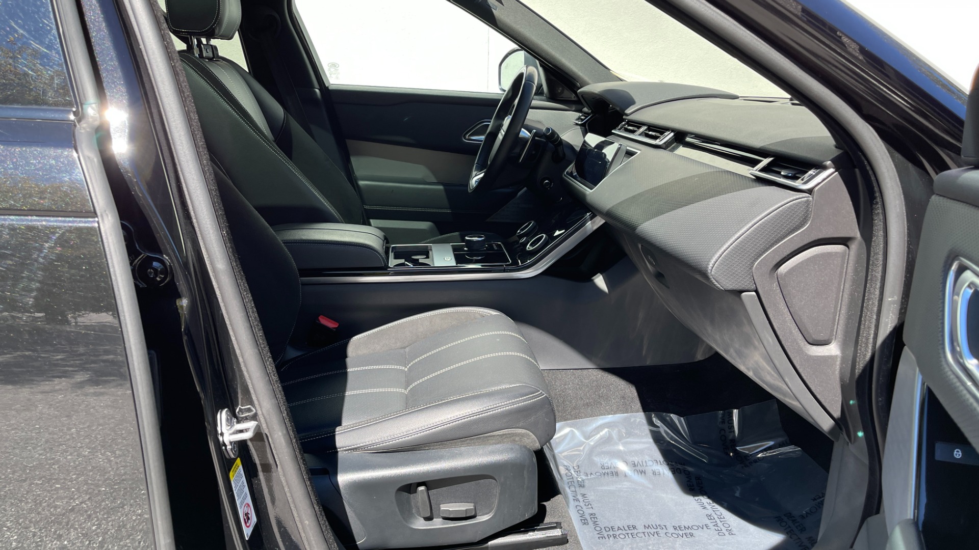 Used 2018 Land Rover Range Rover Velar R-Dynamic SE / POWER PRO / HEATED SEATS / REAR CONVENIENCE for sale Sold at Formula Imports in Charlotte NC 28227 20