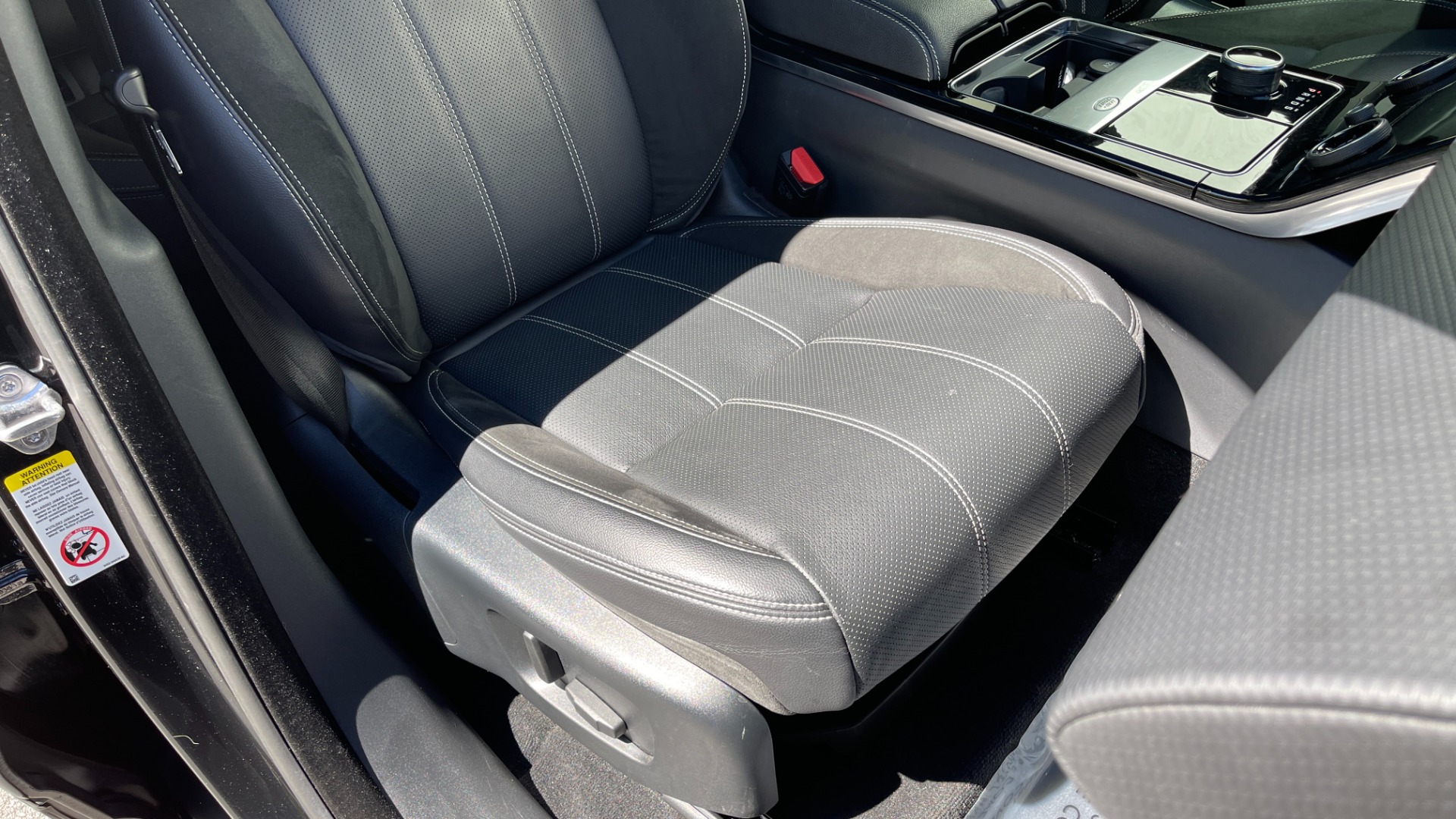 Used 2018 Land Rover Range Rover Velar R-Dynamic SE / POWER PRO / HEATED SEATS / REAR CONVENIENCE for sale Sold at Formula Imports in Charlotte NC 28227 22