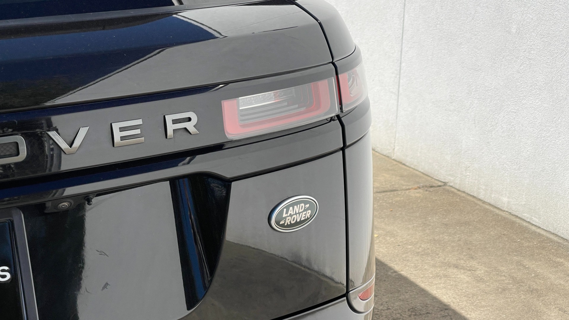 Used 2018 Land Rover Range Rover Velar R-Dynamic SE / POWER PRO / HEATED SEATS / REAR CONVENIENCE for sale Sold at Formula Imports in Charlotte NC 28227 25