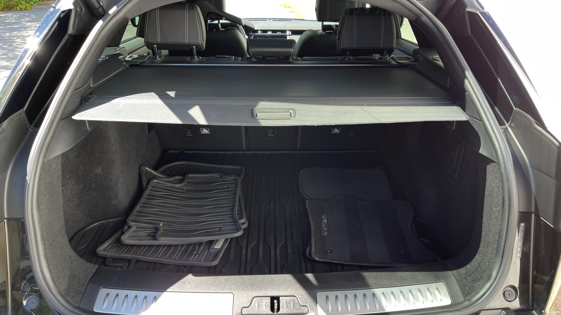 Used 2018 Land Rover Range Rover Velar R-Dynamic SE / POWER PRO / HEATED SEATS / REAR CONVENIENCE for sale Sold at Formula Imports in Charlotte NC 28227 26