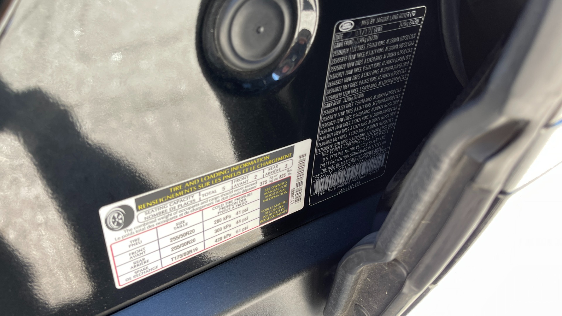 Used 2018 Land Rover Range Rover Velar R-Dynamic SE / POWER PRO / HEATED SEATS / REAR CONVENIENCE for sale Sold at Formula Imports in Charlotte NC 28227 32