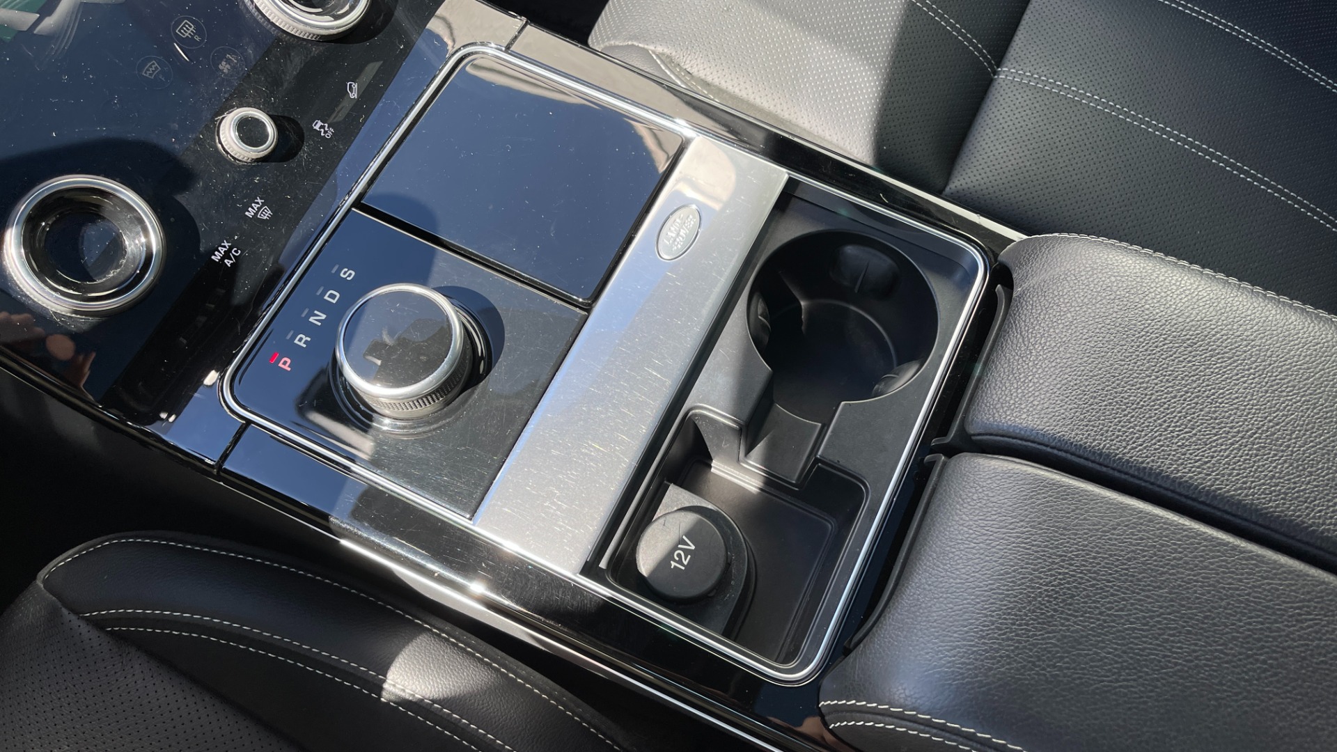 Used 2018 Land Rover Range Rover Velar R-Dynamic SE / POWER PRO / HEATED SEATS / REAR CONVENIENCE for sale Sold at Formula Imports in Charlotte NC 28227 37