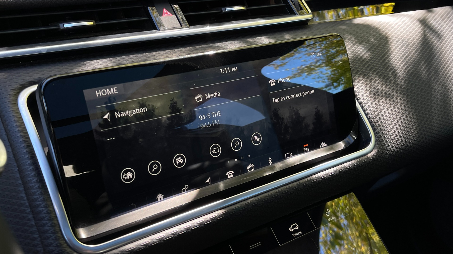 Used 2018 Land Rover Range Rover Velar R-Dynamic SE / POWER PRO / HEATED SEATS / REAR CONVENIENCE for sale Sold at Formula Imports in Charlotte NC 28227 39
