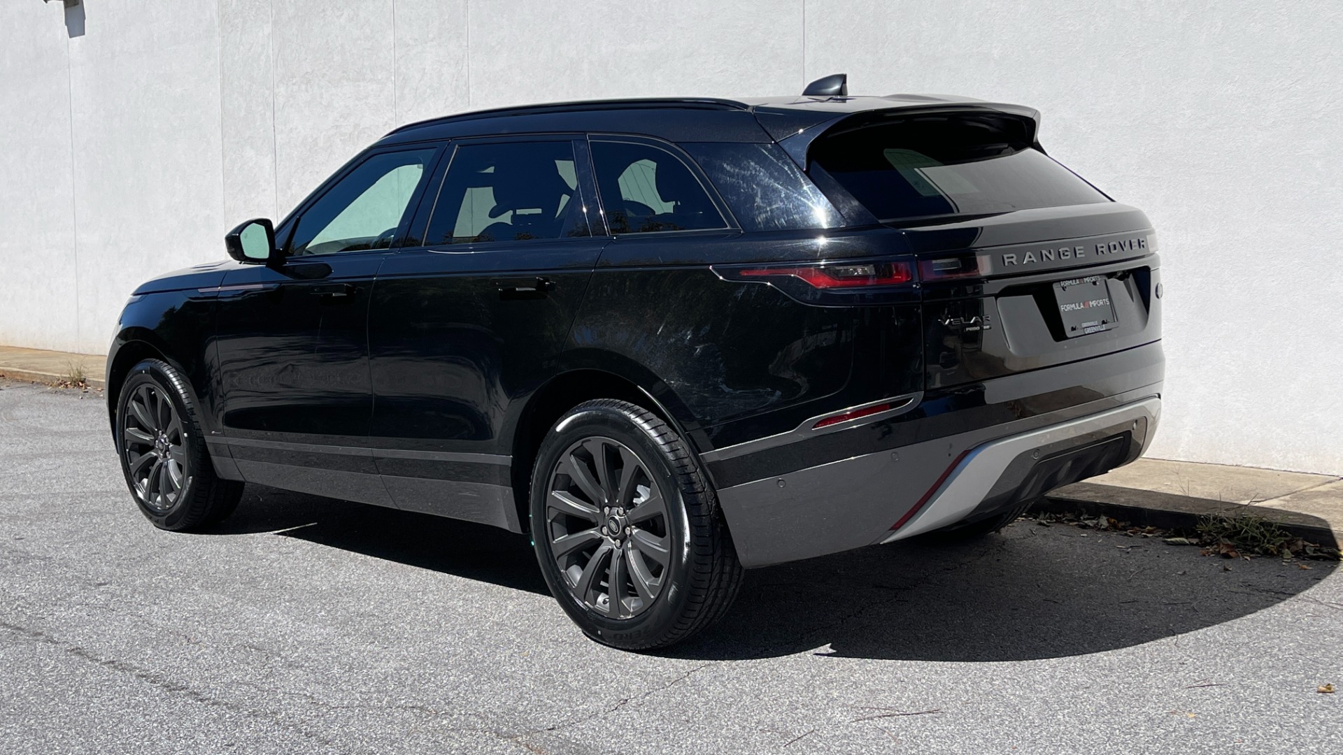 Used 2018 Land Rover Range Rover Velar R-Dynamic SE / POWER PRO / HEATED SEATS / REAR CONVENIENCE for sale Sold at Formula Imports in Charlotte NC 28227 4
