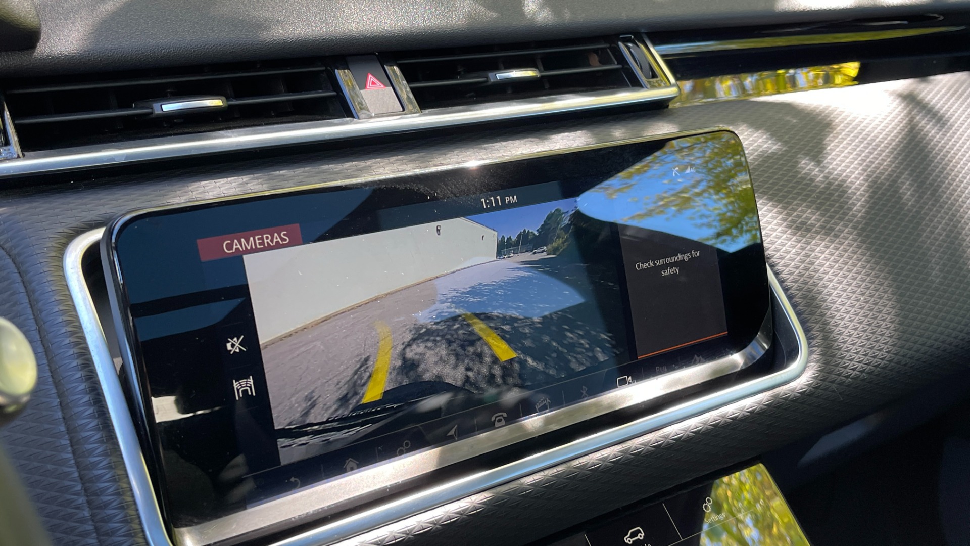 Used 2018 Land Rover Range Rover Velar R-Dynamic SE / POWER PRO / HEATED SEATS / REAR CONVENIENCE for sale Sold at Formula Imports in Charlotte NC 28227 40