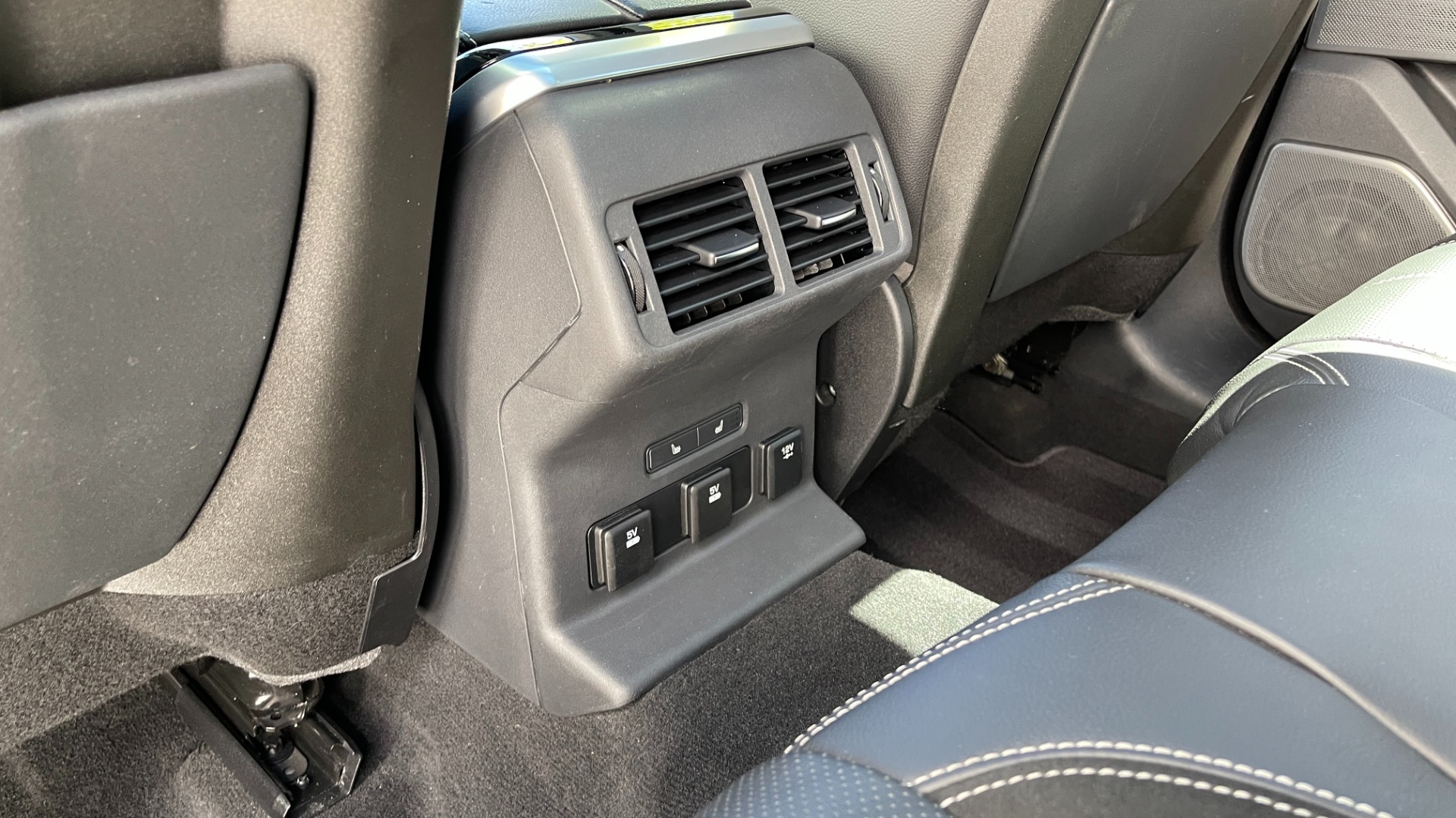 Used 2018 Land Rover Range Rover Velar R-Dynamic SE / POWER PRO / HEATED SEATS / REAR CONVENIENCE for sale Sold at Formula Imports in Charlotte NC 28227 42