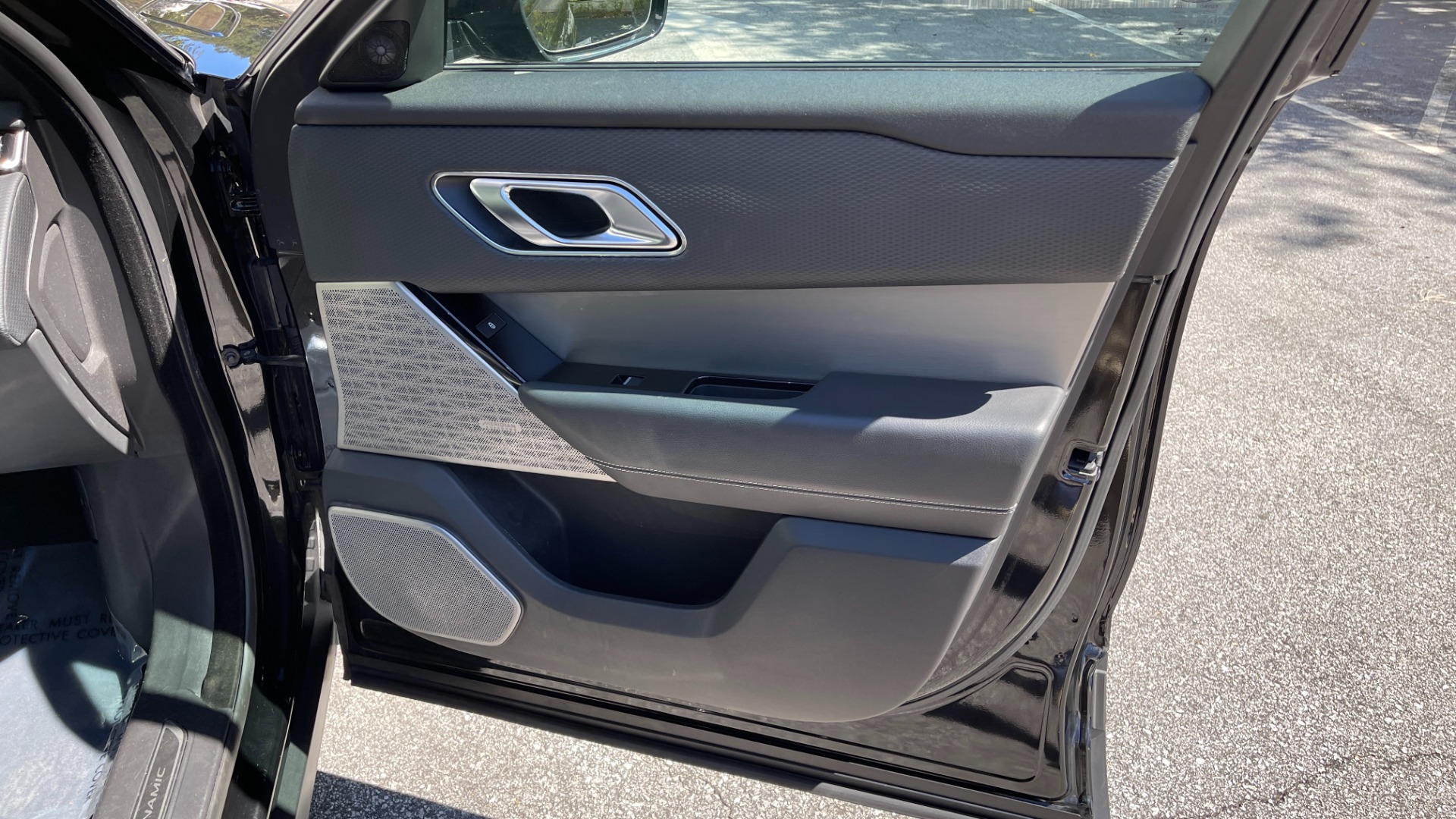 Used 2018 Land Rover Range Rover Velar R-Dynamic SE / POWER PRO / HEATED SEATS / REAR CONVENIENCE for sale Sold at Formula Imports in Charlotte NC 28227 46