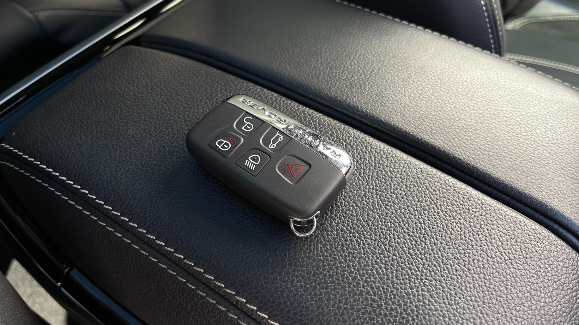 Used 2018 Land Rover Range Rover Velar R-Dynamic SE / POWER PRO / HEATED SEATS / REAR CONVENIENCE for sale Sold at Formula Imports in Charlotte NC 28227 47