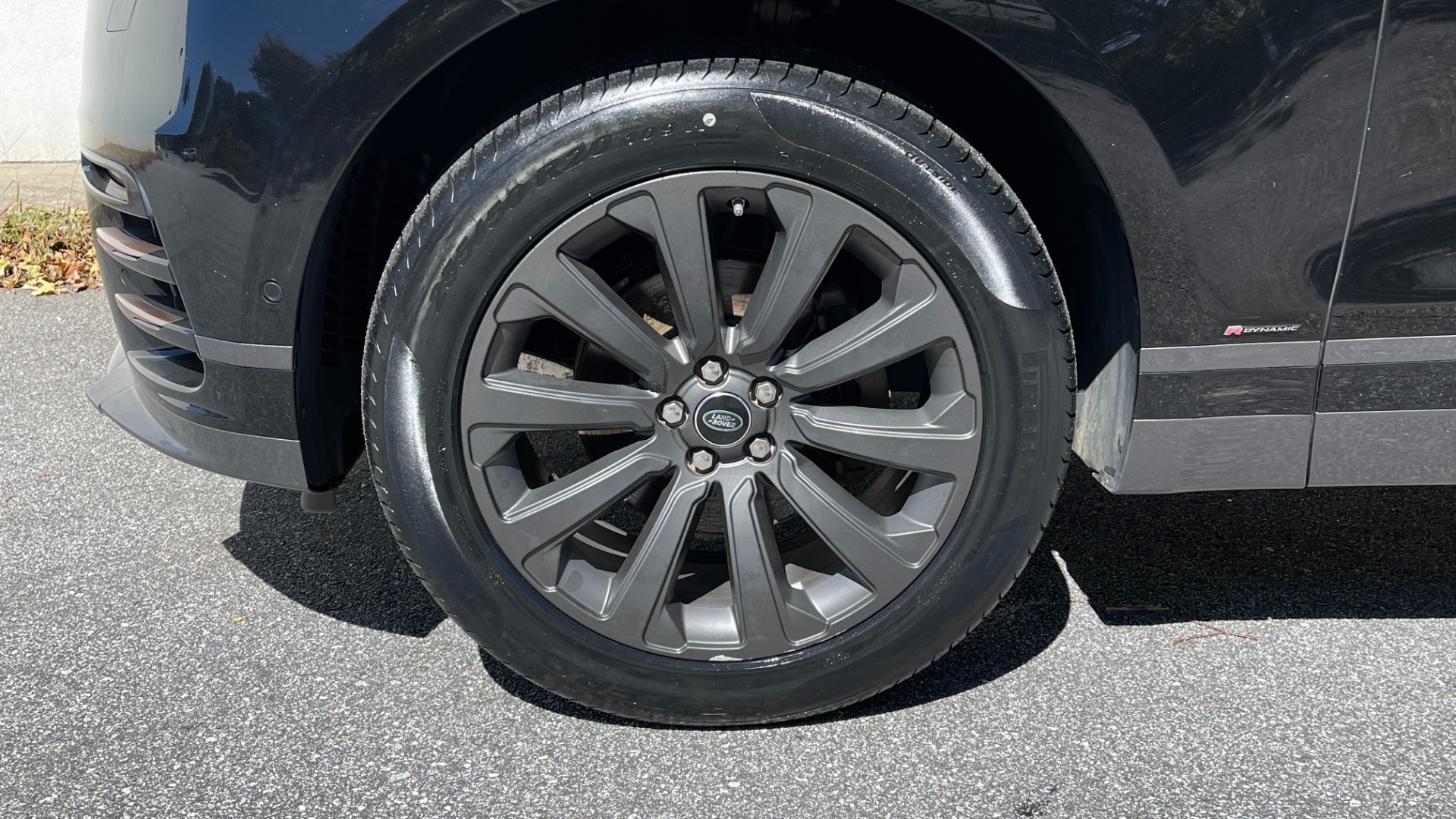 Used 2018 Land Rover Range Rover Velar R-Dynamic SE / POWER PRO / HEATED SEATS / REAR CONVENIENCE for sale Sold at Formula Imports in Charlotte NC 28227 48