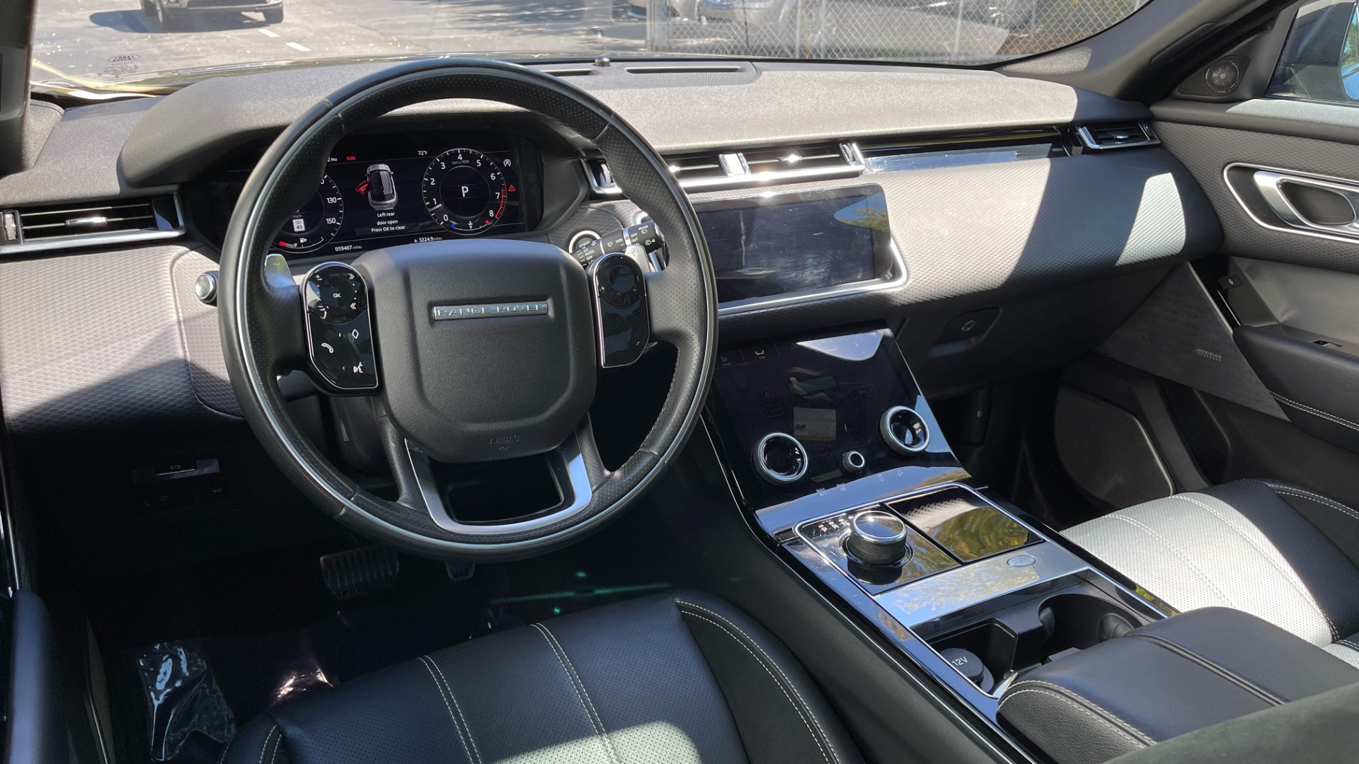 Used 2018 Land Rover Range Rover Velar R-Dynamic SE / POWER PRO / HEATED SEATS / REAR CONVENIENCE for sale $41,200 at Formula Imports in Charlotte NC 28227 6