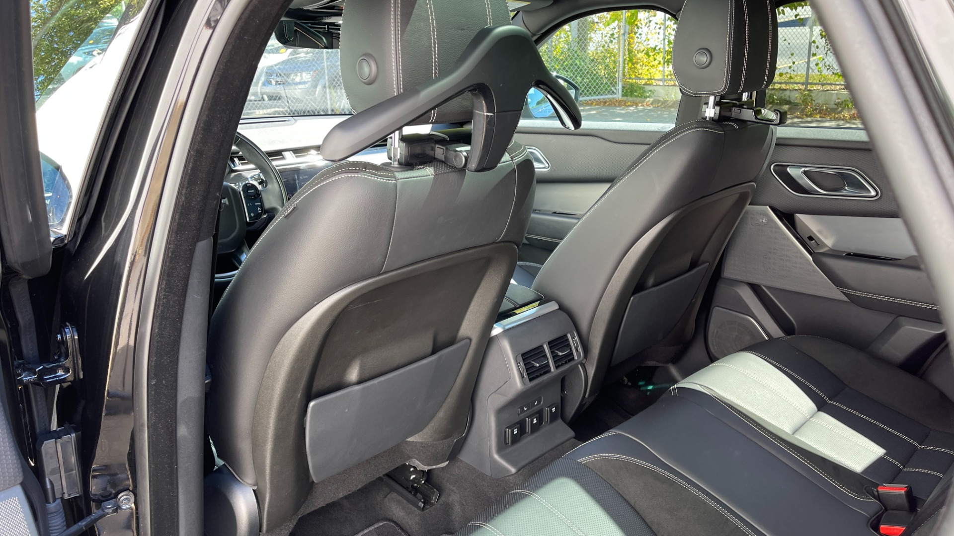 Used 2018 Land Rover Range Rover Velar R-Dynamic SE / POWER PRO / HEATED SEATS / REAR CONVENIENCE for sale Sold at Formula Imports in Charlotte NC 28227 7