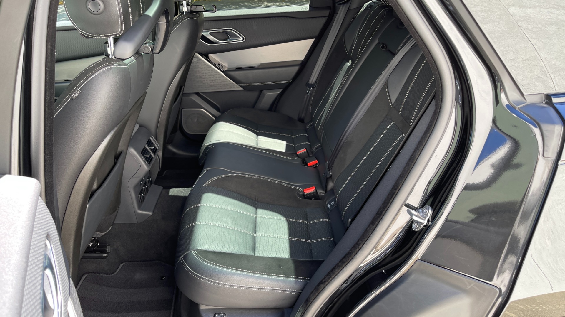 Used 2018 Land Rover Range Rover Velar R-Dynamic SE / POWER PRO / HEATED SEATS / REAR CONVENIENCE for sale Sold at Formula Imports in Charlotte NC 28227 8