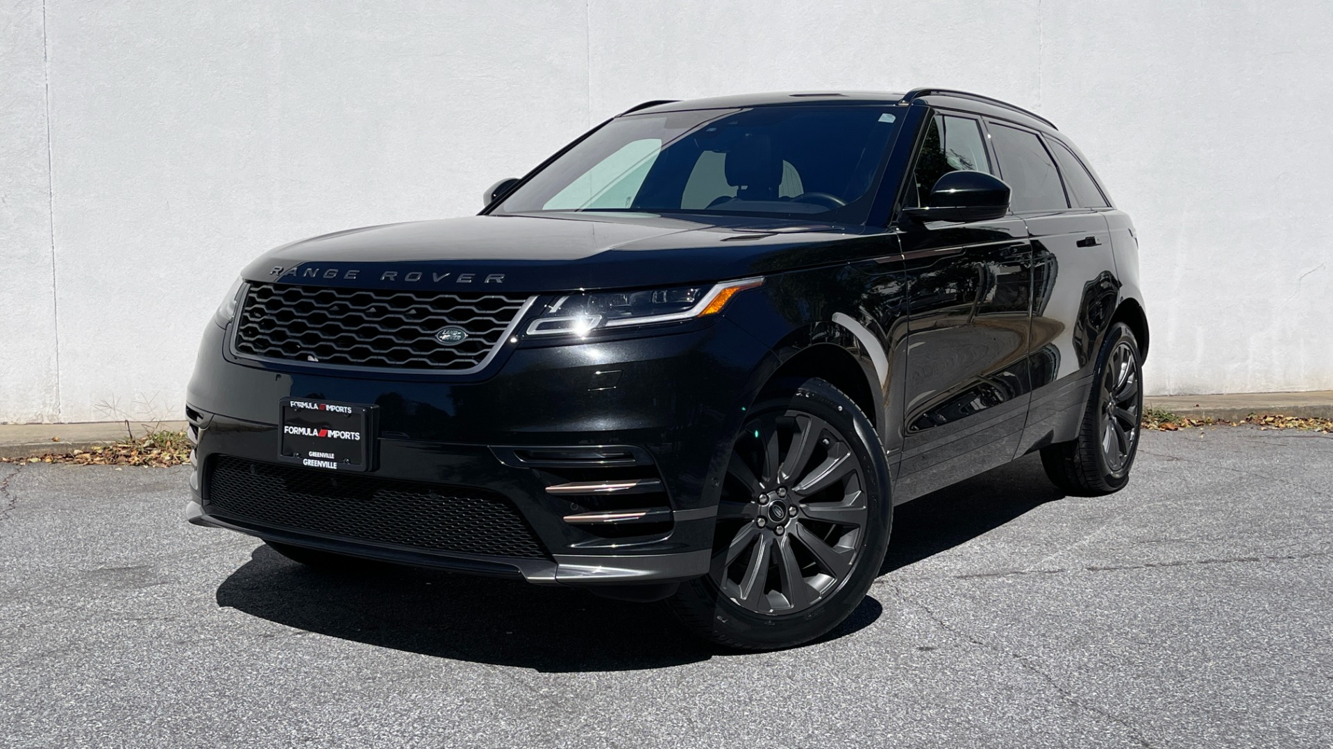 Used 2018 Land Rover Range Rover Velar R-Dynamic SE / POWER PRO / HEATED SEATS / REAR CONVENIENCE for sale $41,200 at Formula Imports in Charlotte NC 28227 1