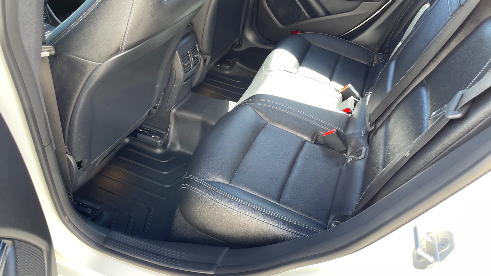Used 2018 Mercedes-Benz CLA CLA 250 / PREMIUM / CARBON FIBER / AMBIENT LIGHTING / SMARTPHONE INTEGRATIO for sale Sold at Formula Imports in Charlotte NC 28227 15