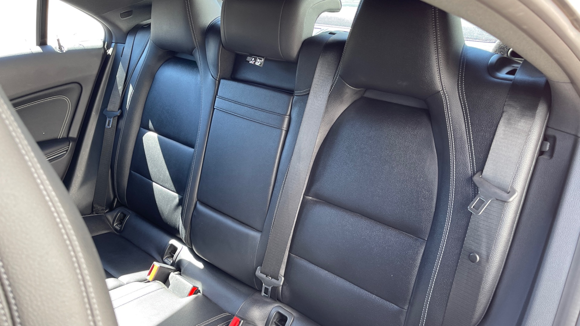 Used 2018 Mercedes-Benz CLA CLA 250 / PREMIUM / CARBON FIBER / AMBIENT LIGHTING / SMARTPHONE INTEGRATIO for sale Sold at Formula Imports in Charlotte NC 28227 16