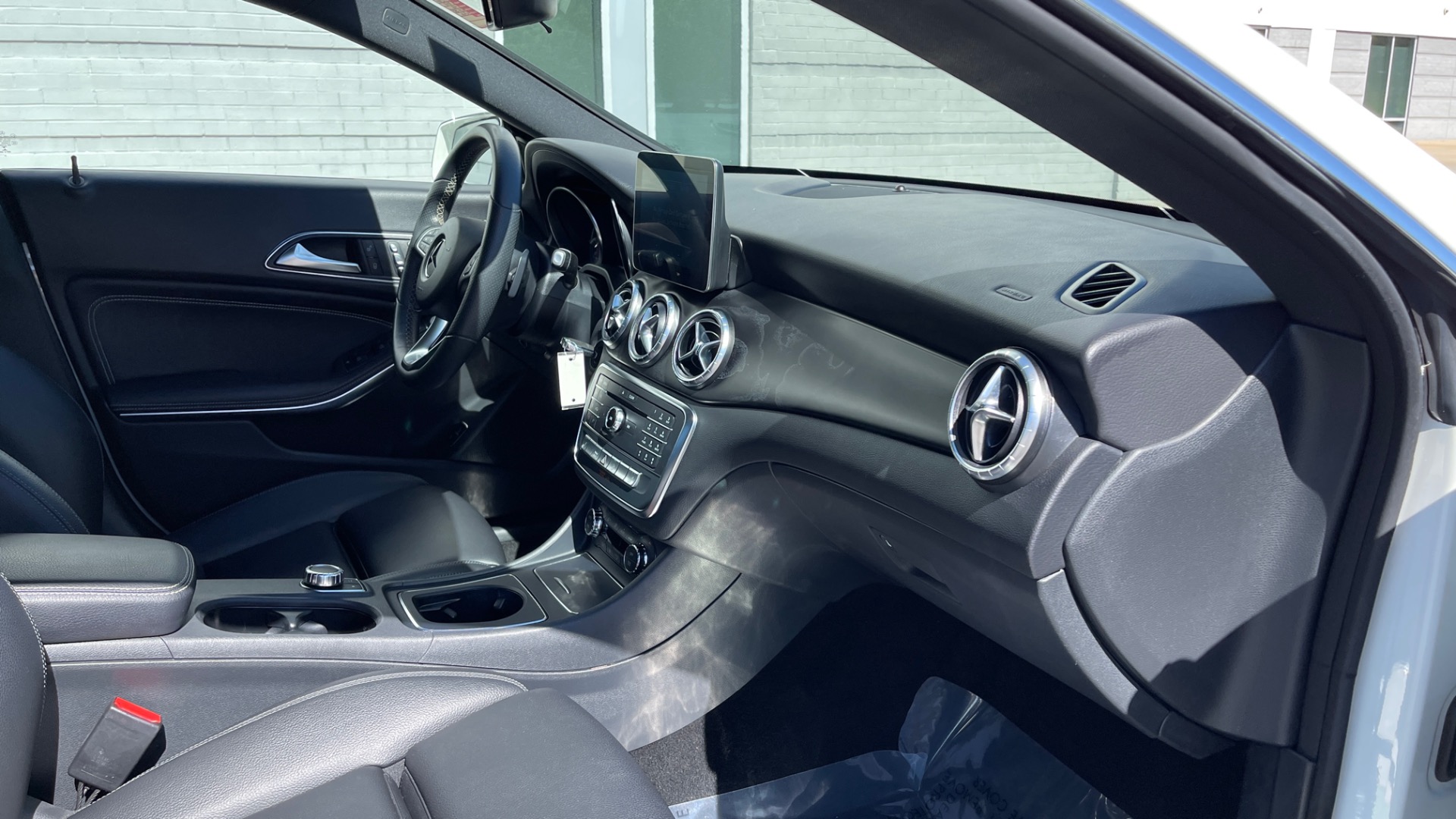 Used 2018 Mercedes-Benz CLA CLA 250 / PREMIUM / CARBON FIBER / AMBIENT LIGHTING / SMARTPHONE INTEGRATIO for sale Sold at Formula Imports in Charlotte NC 28227 17