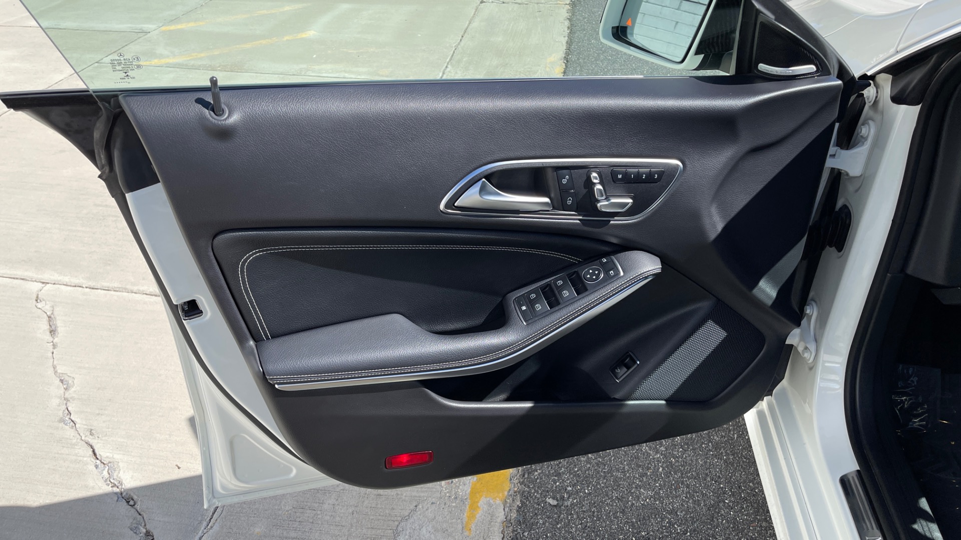 Used 2018 Mercedes-Benz CLA CLA 250 / PREMIUM / CARBON FIBER / AMBIENT LIGHTING / SMARTPHONE INTEGRATIO for sale Sold at Formula Imports in Charlotte NC 28227 27