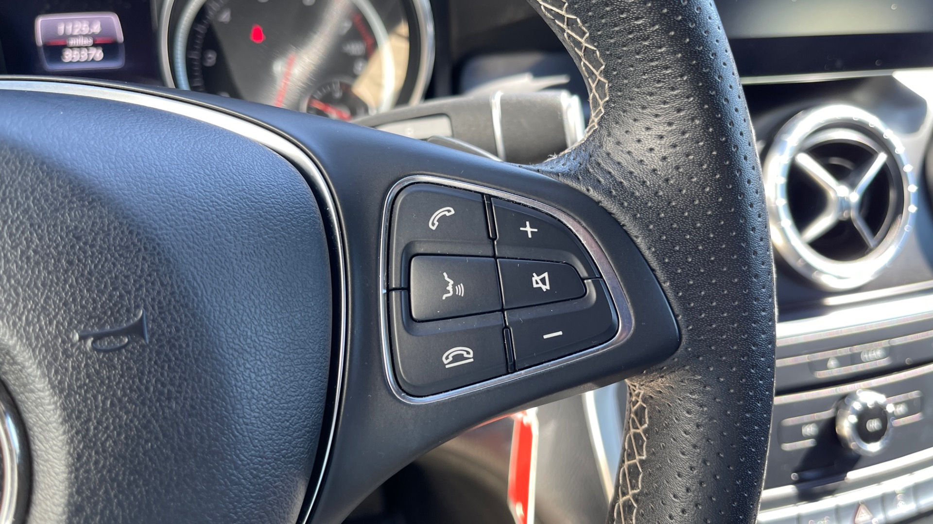 Used 2018 Mercedes-Benz CLA CLA 250 / PREMIUM / CARBON FIBER / AMBIENT LIGHTING / SMARTPHONE INTEGRATIO for sale Sold at Formula Imports in Charlotte NC 28227 33