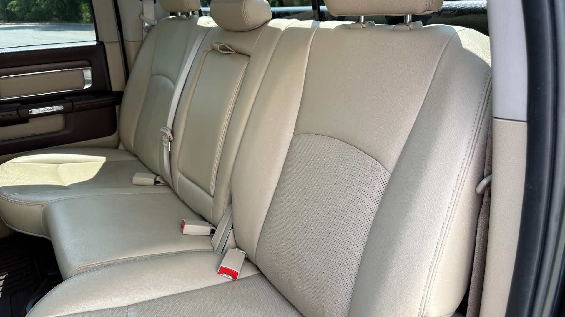 Used 2015 Ram 1500 LARAMIE / LEATHER / ECODIESEL V6 / SUNROOF / REMOTE START / CONVENIENCE PKG for sale Sold at Formula Imports in Charlotte NC 28227 25