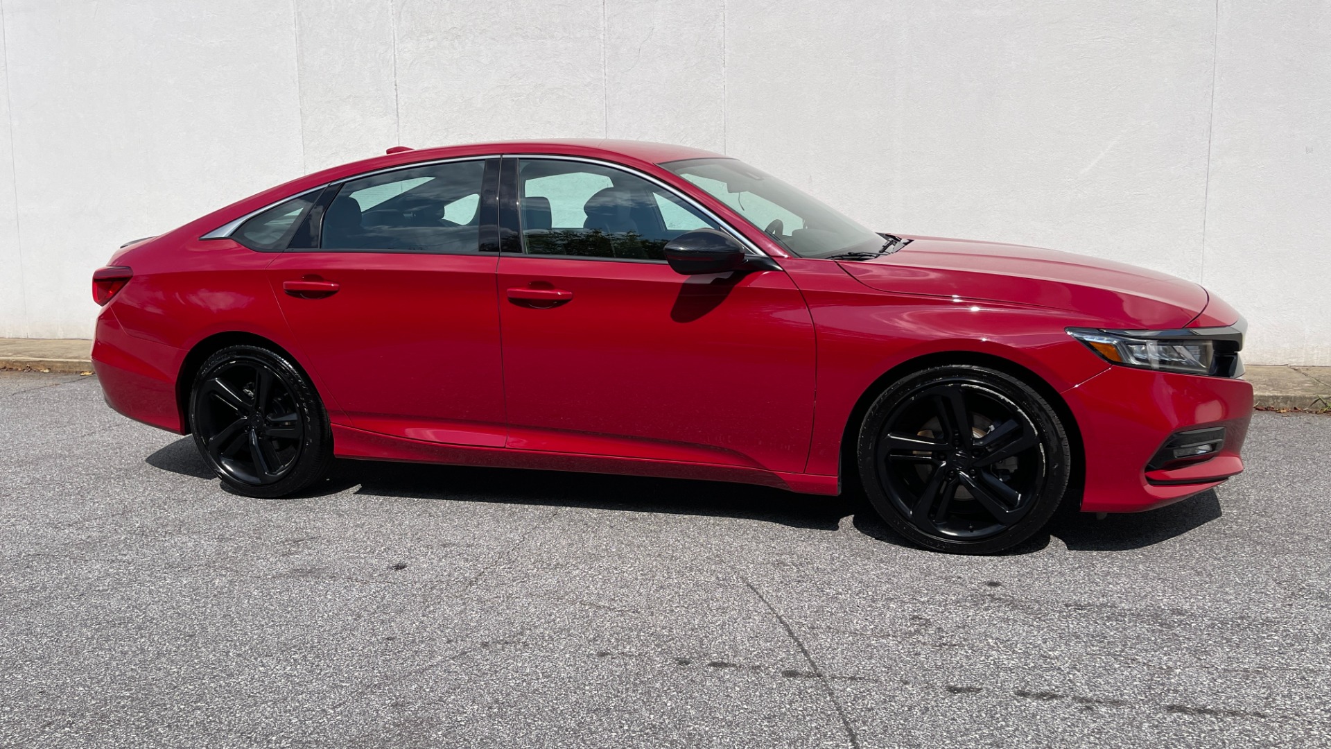 Used 2019 Honda Accord Sedan Sport 1.5T / TURBO / BACKUP CAMERA / PUSH START / DRIVER ASSISTS for sale $27,395 at Formula Imports in Charlotte NC 28227 5